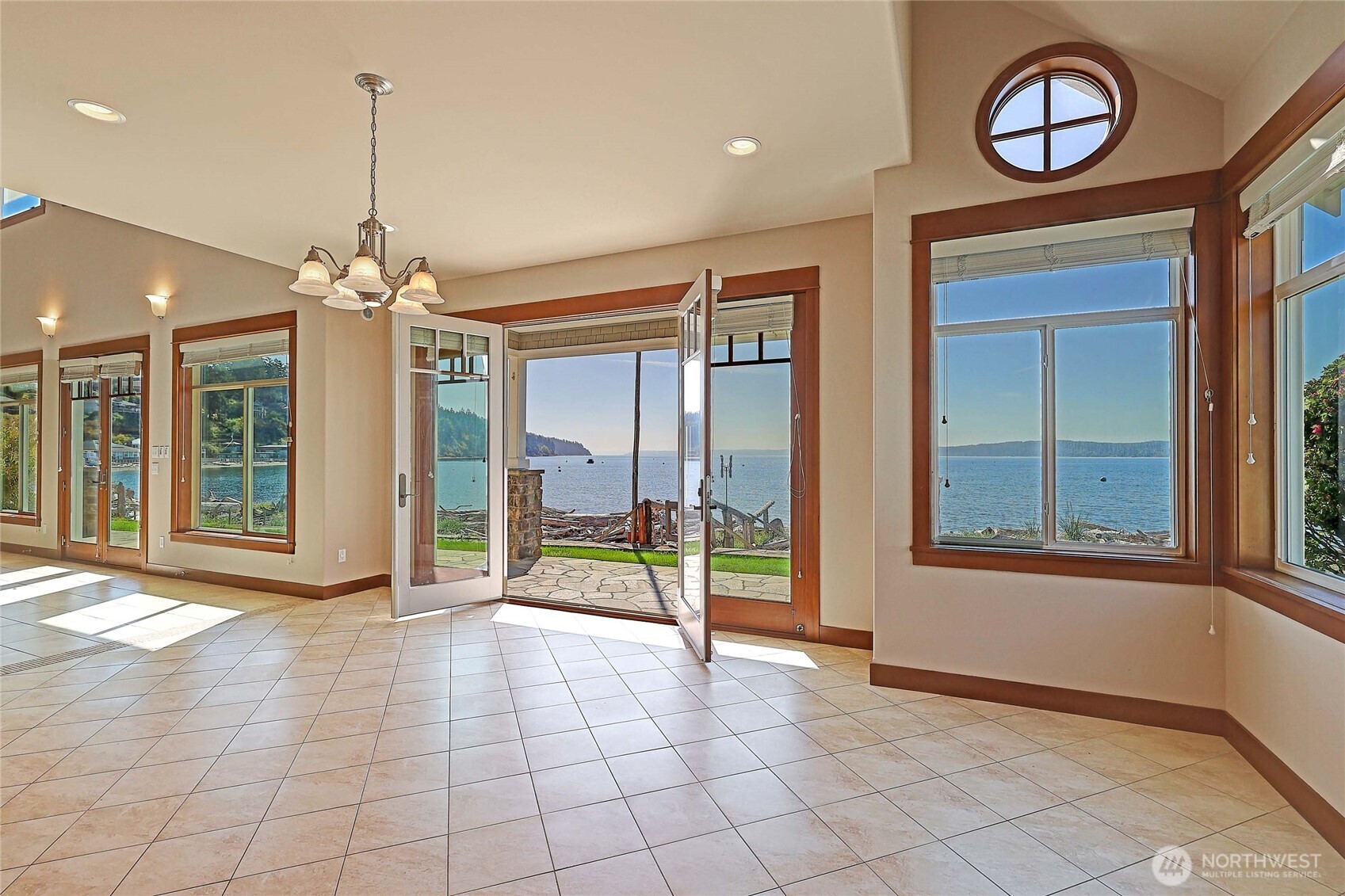 258 Gough Road Property Photo 11