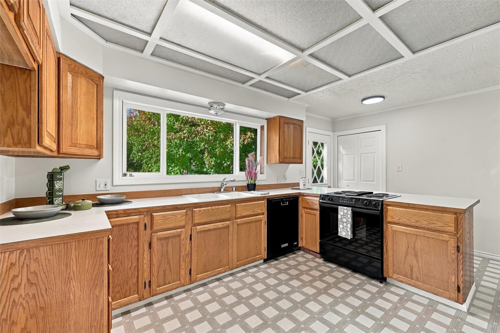 6069 Hatton Place Property Photo 13