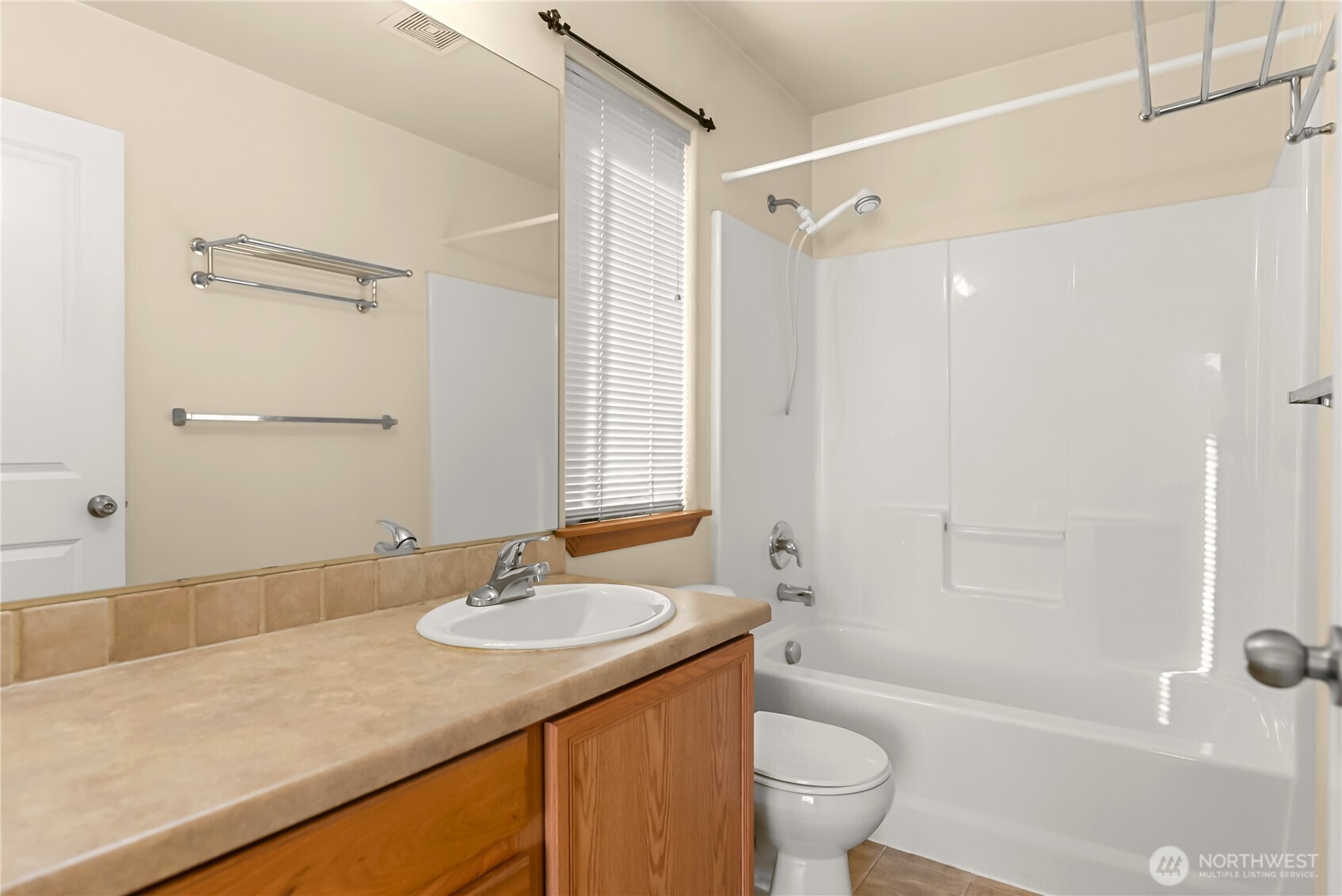 1682 N Stella Avenue 3 Property Photo 21