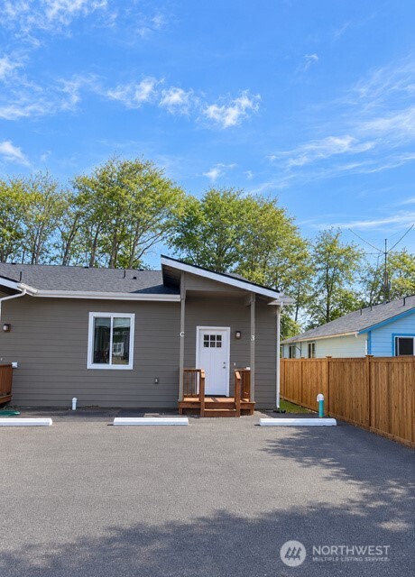 758 C Point Brown Avenue 3 Property Photo 2