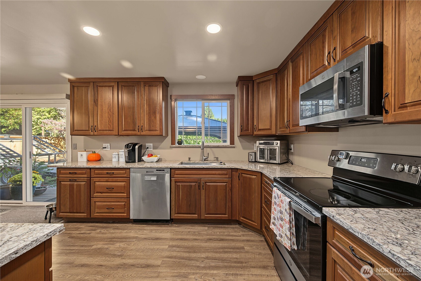 24105 3rd Place Property Photo 2