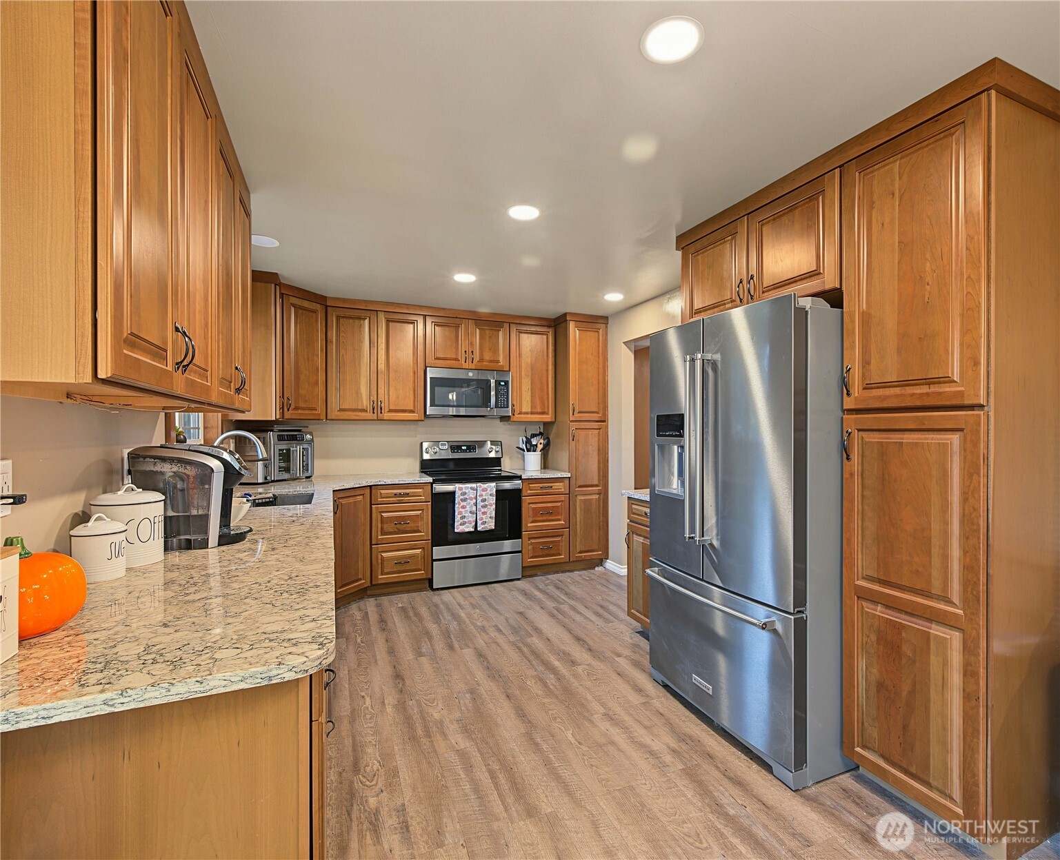 24105 3rd Place Property Photo 3