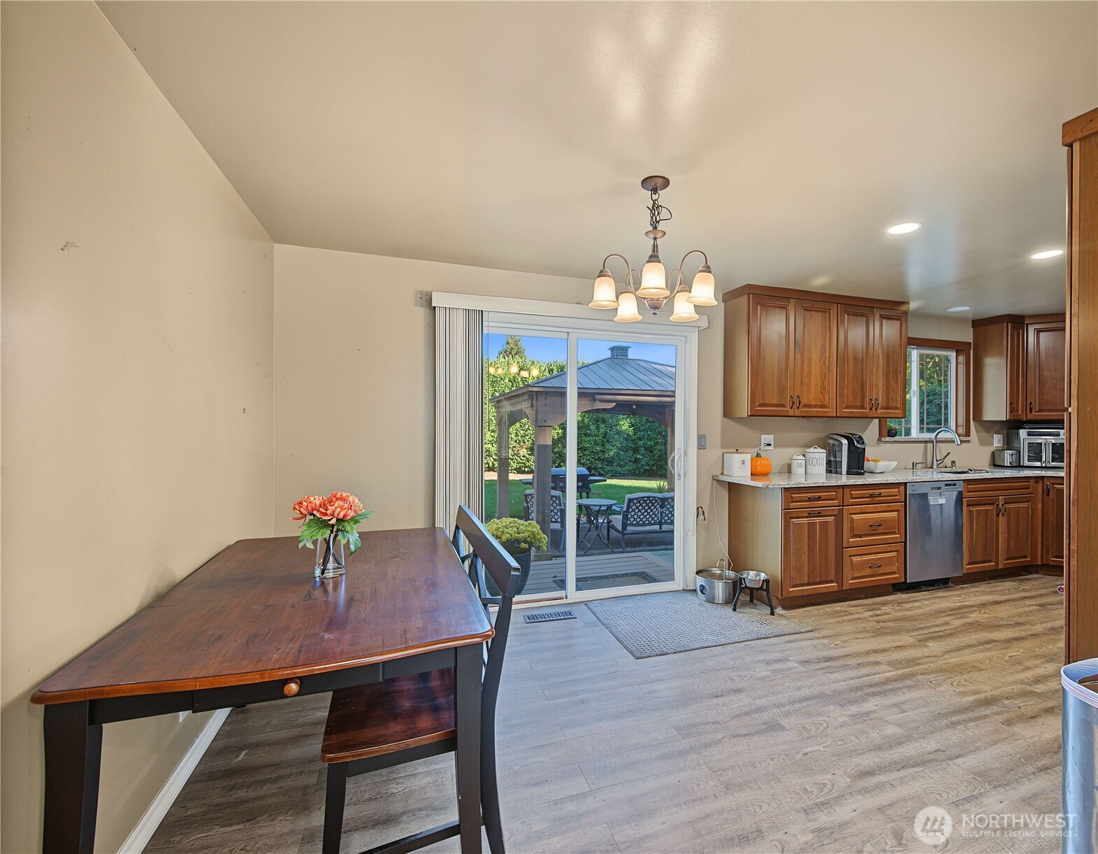 24105 3rd Place Property Photo 4