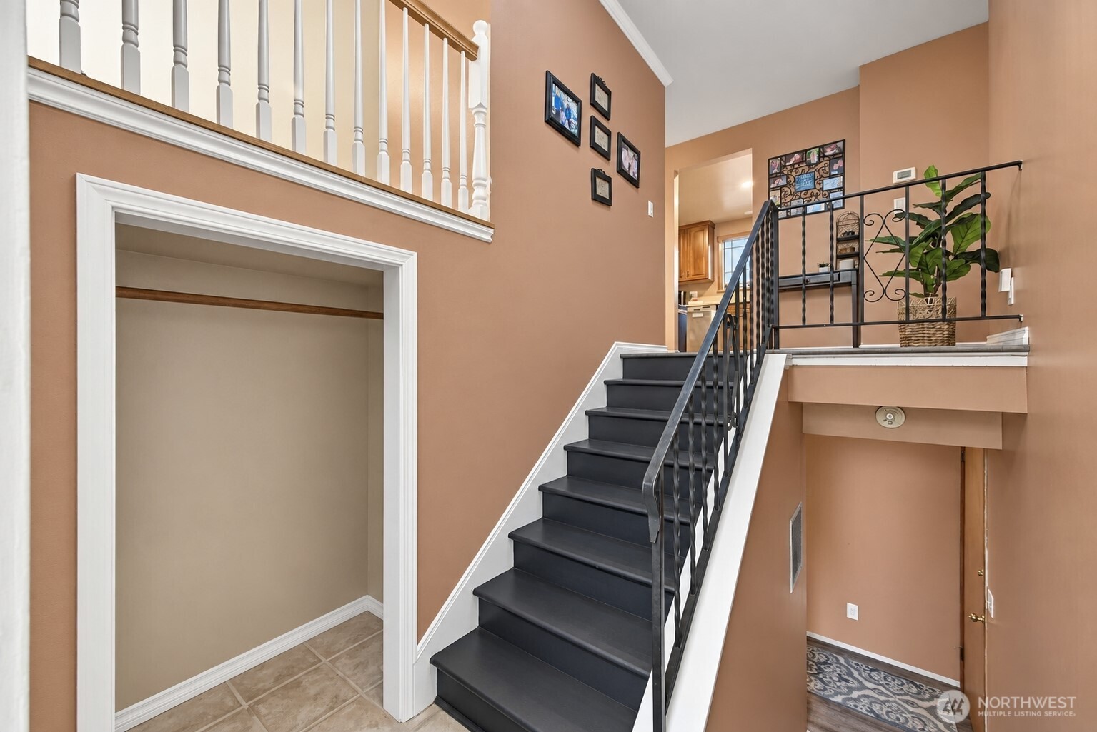 24105 3rd Place Property Photo 5
