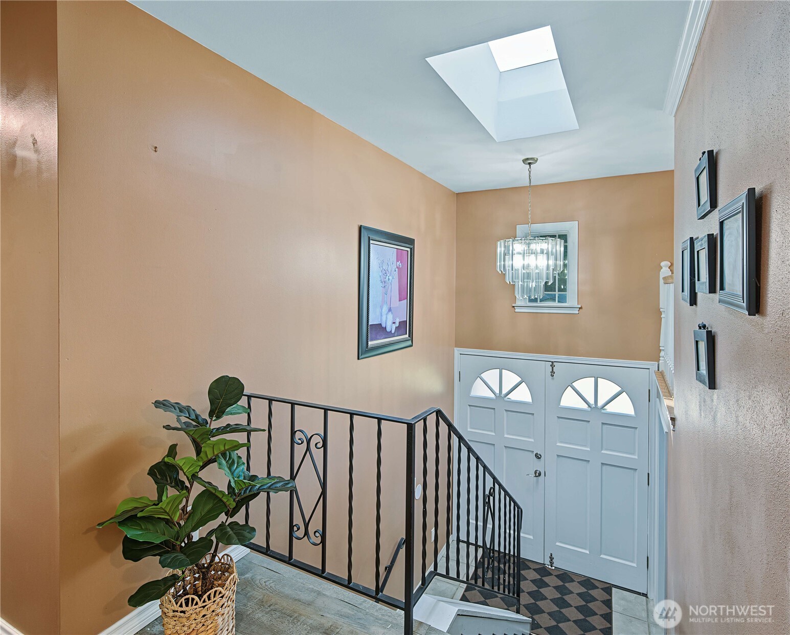 24105 3rd Place Property Photo 5