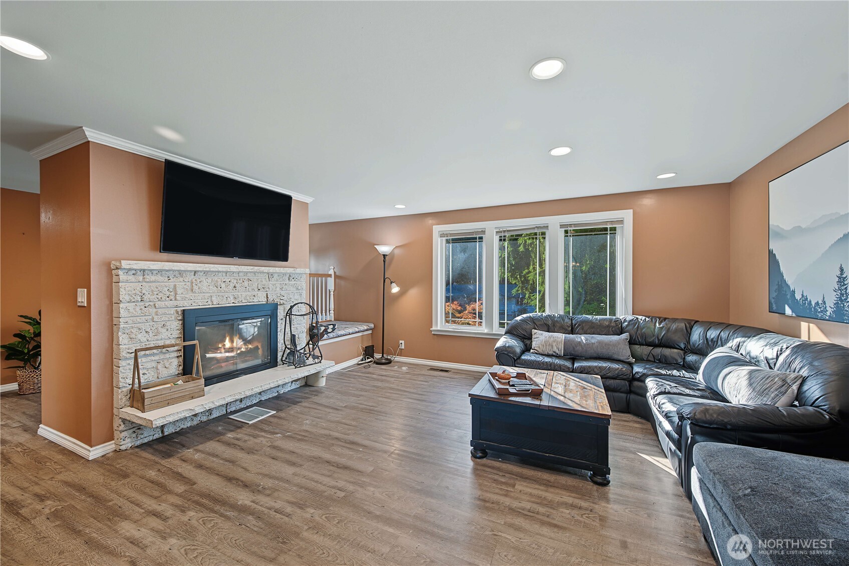 24105 3rd Place Property Photo 7