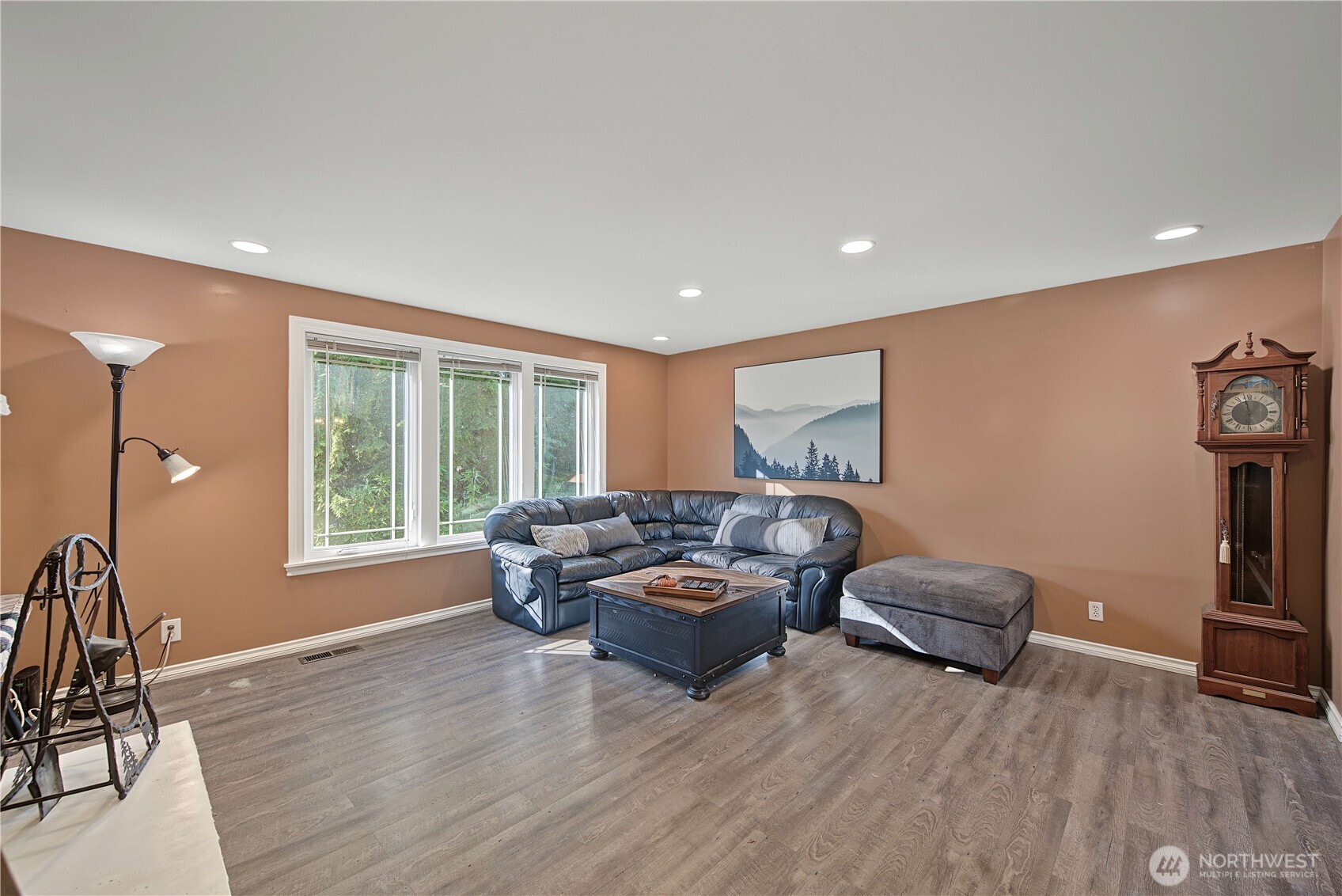 24105 3rd Place Property Photo 8