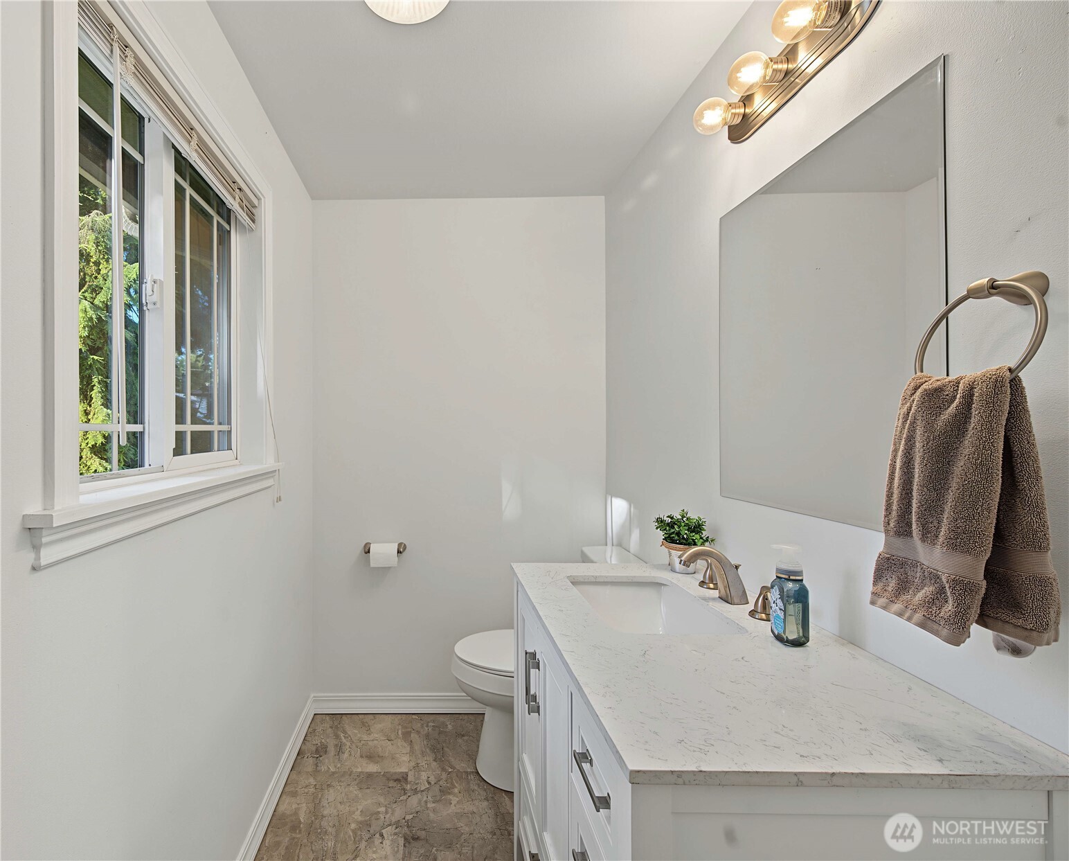 24105 3rd Place Property Photo 9