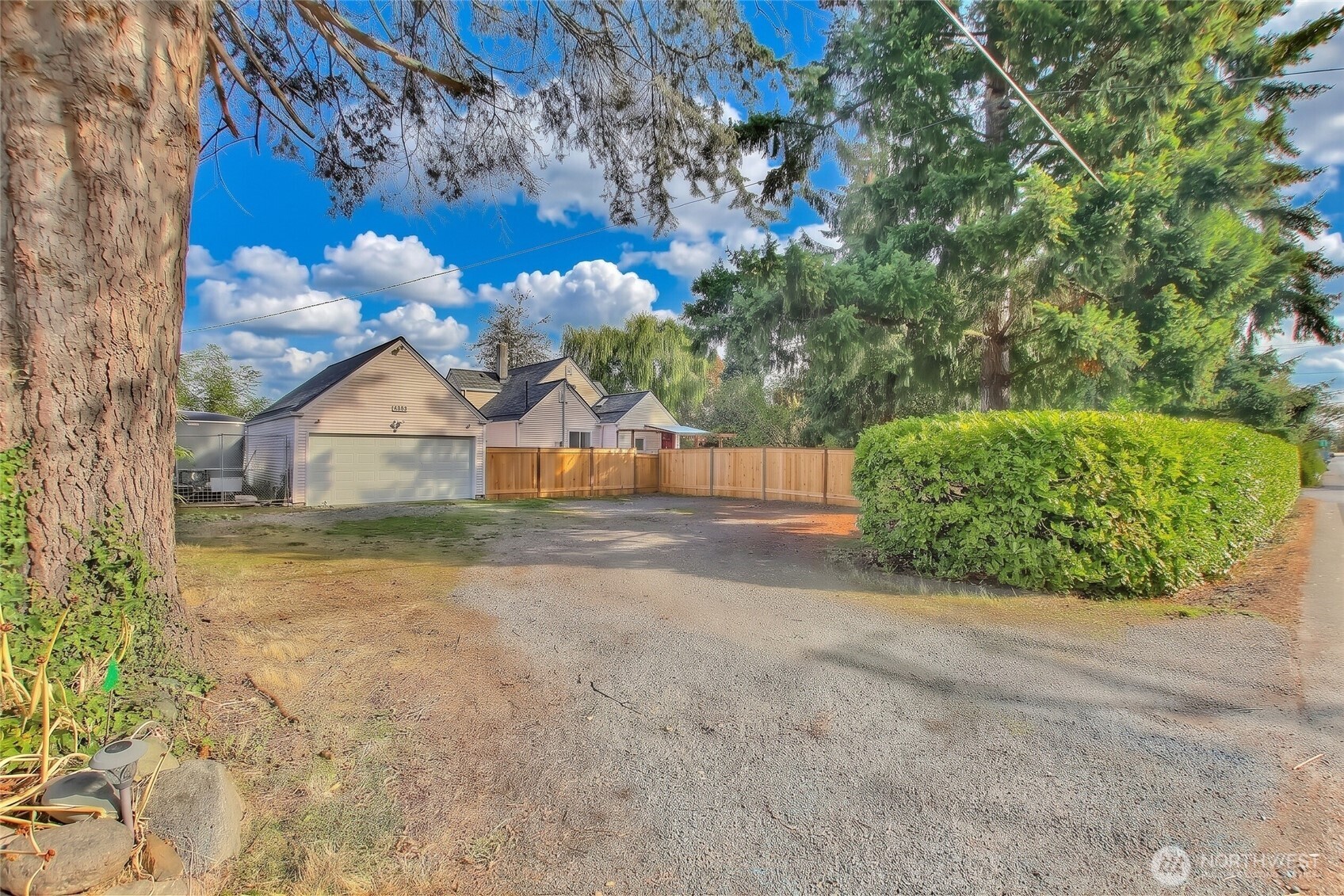 12119 24th Street Property Photo 2