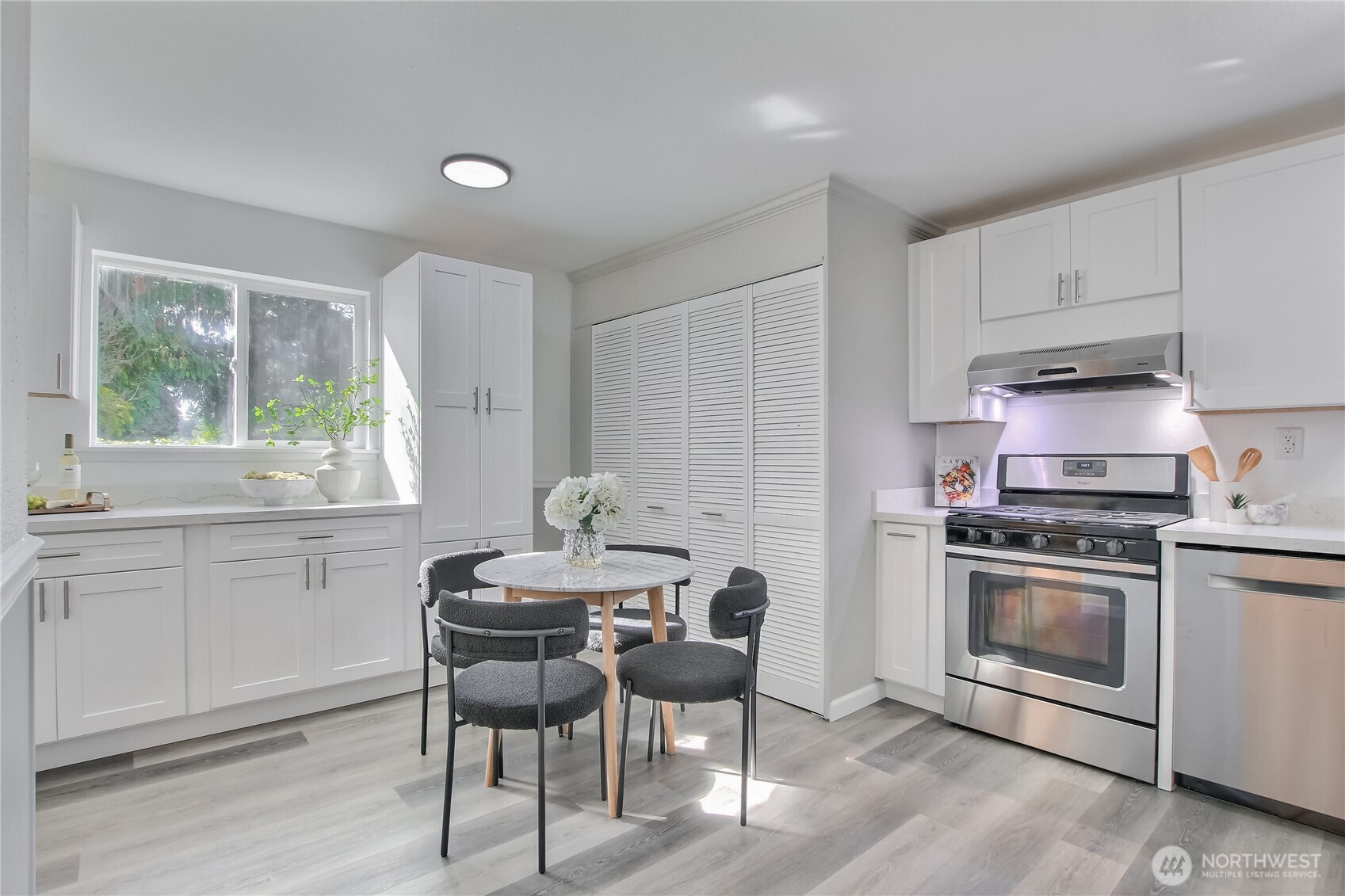 12119 24th Street Property Photo 6