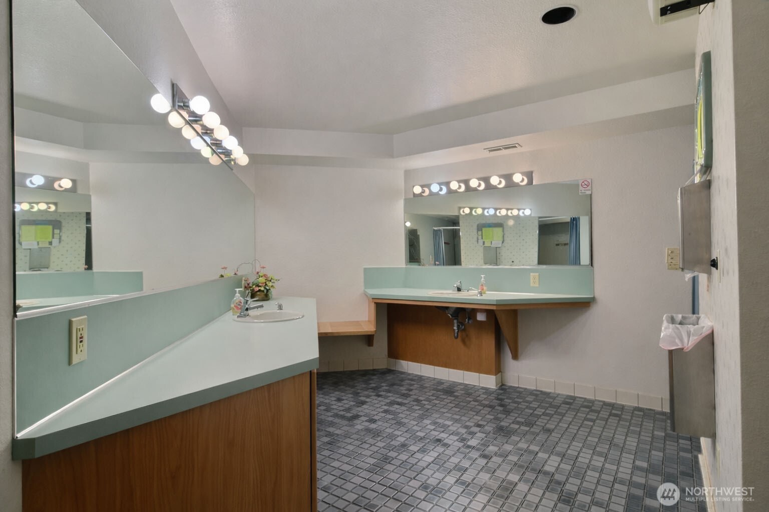 3901 Harborview Drive C-5 Property Photo 17