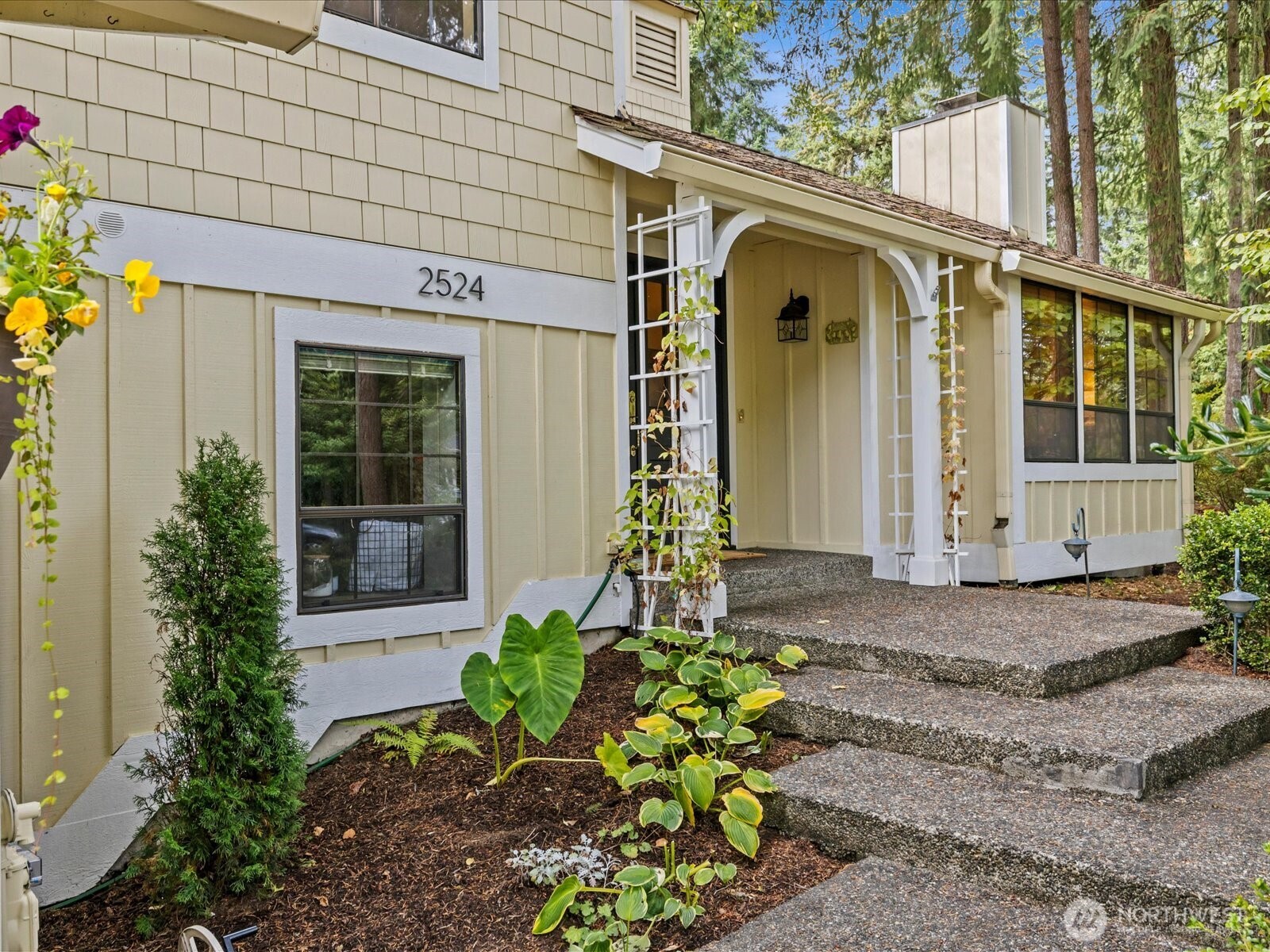 2524 144th Street Property Photo 2