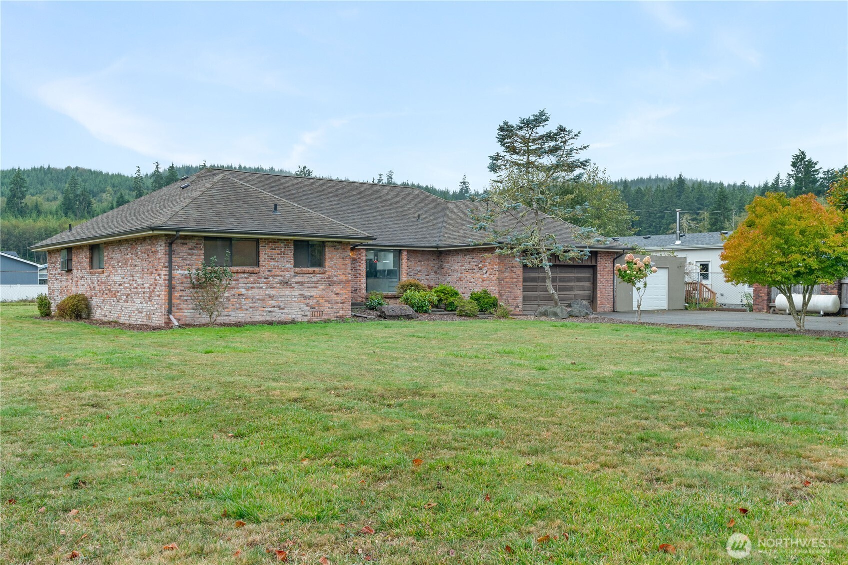 989 Stanford Drive Property Photo 1