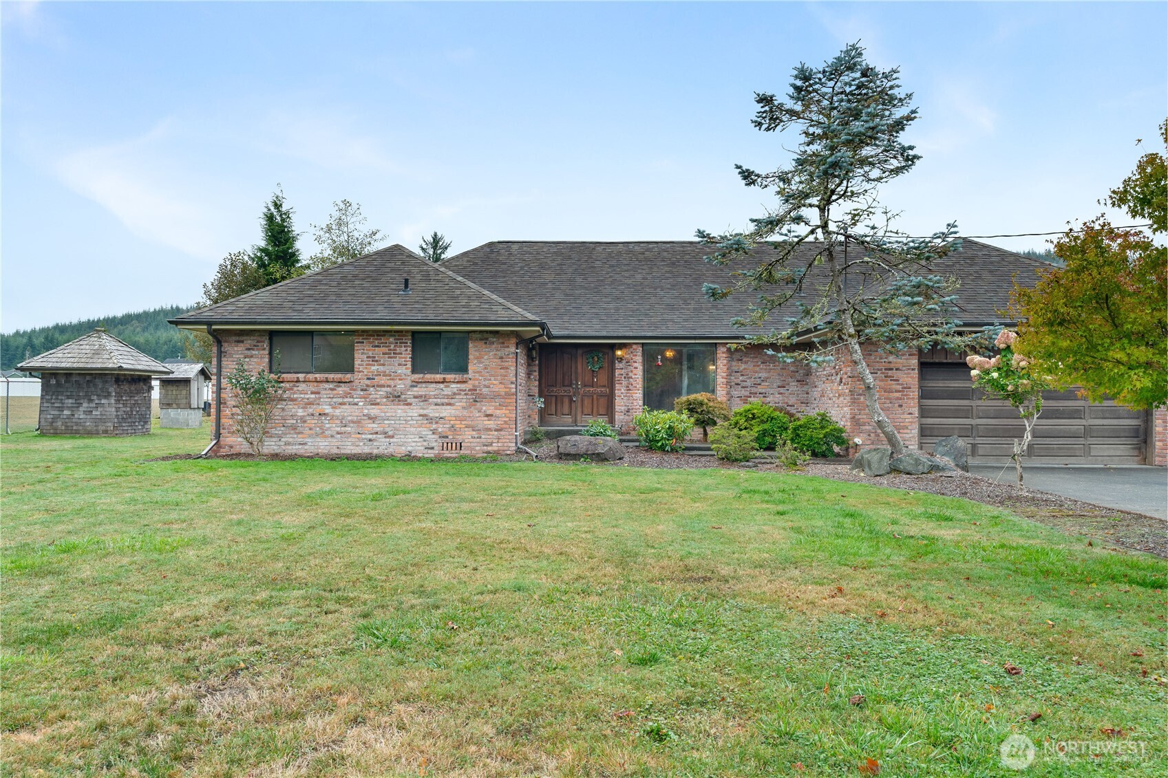 989 Stanford Drive Property Photo 3