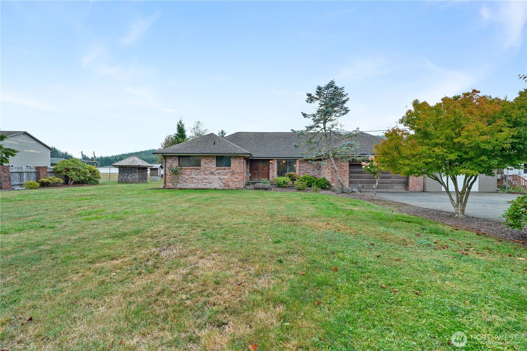 989 Stanford Drive Property Photo 4