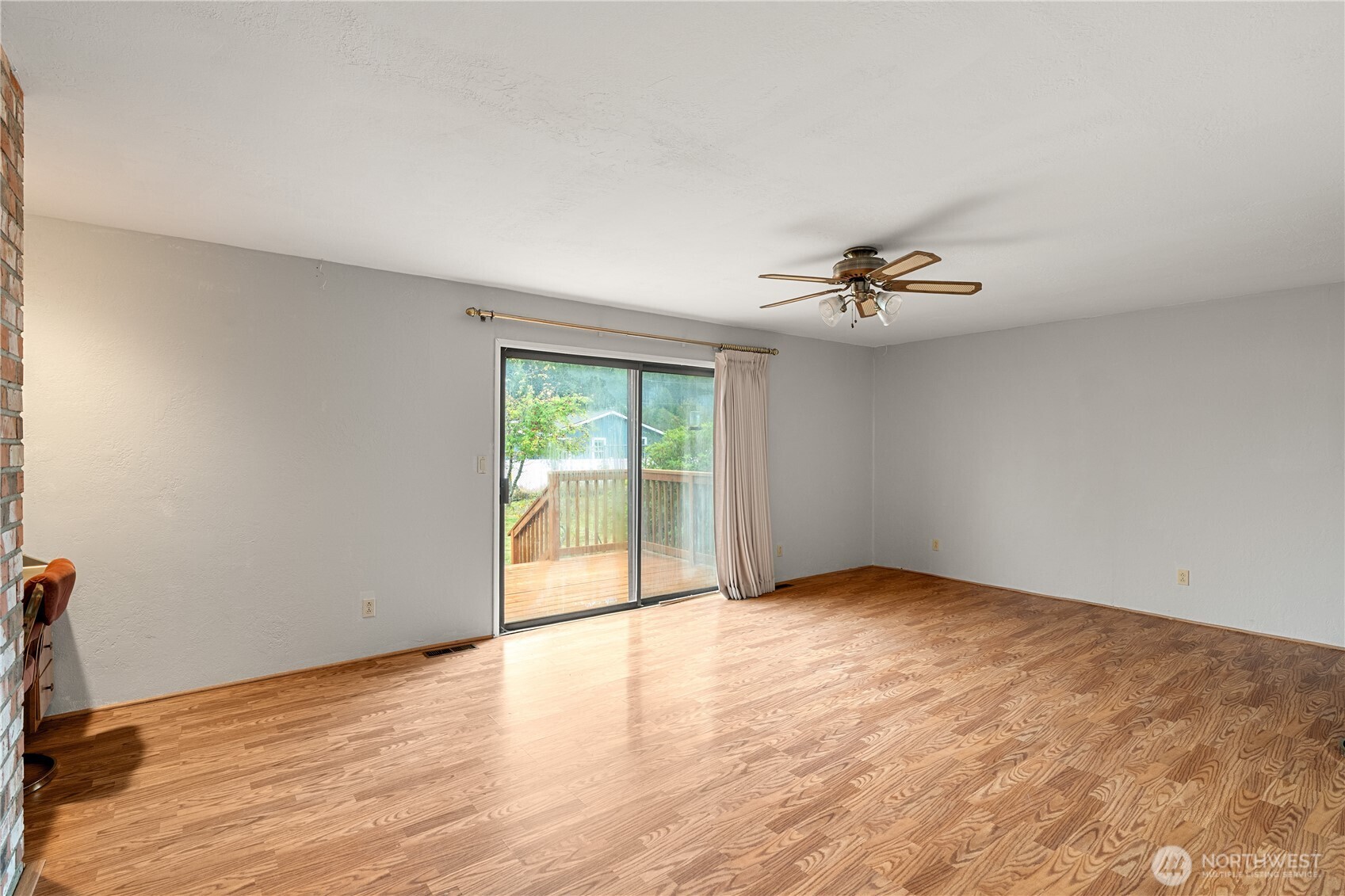 989 Stanford Drive Property Photo 11