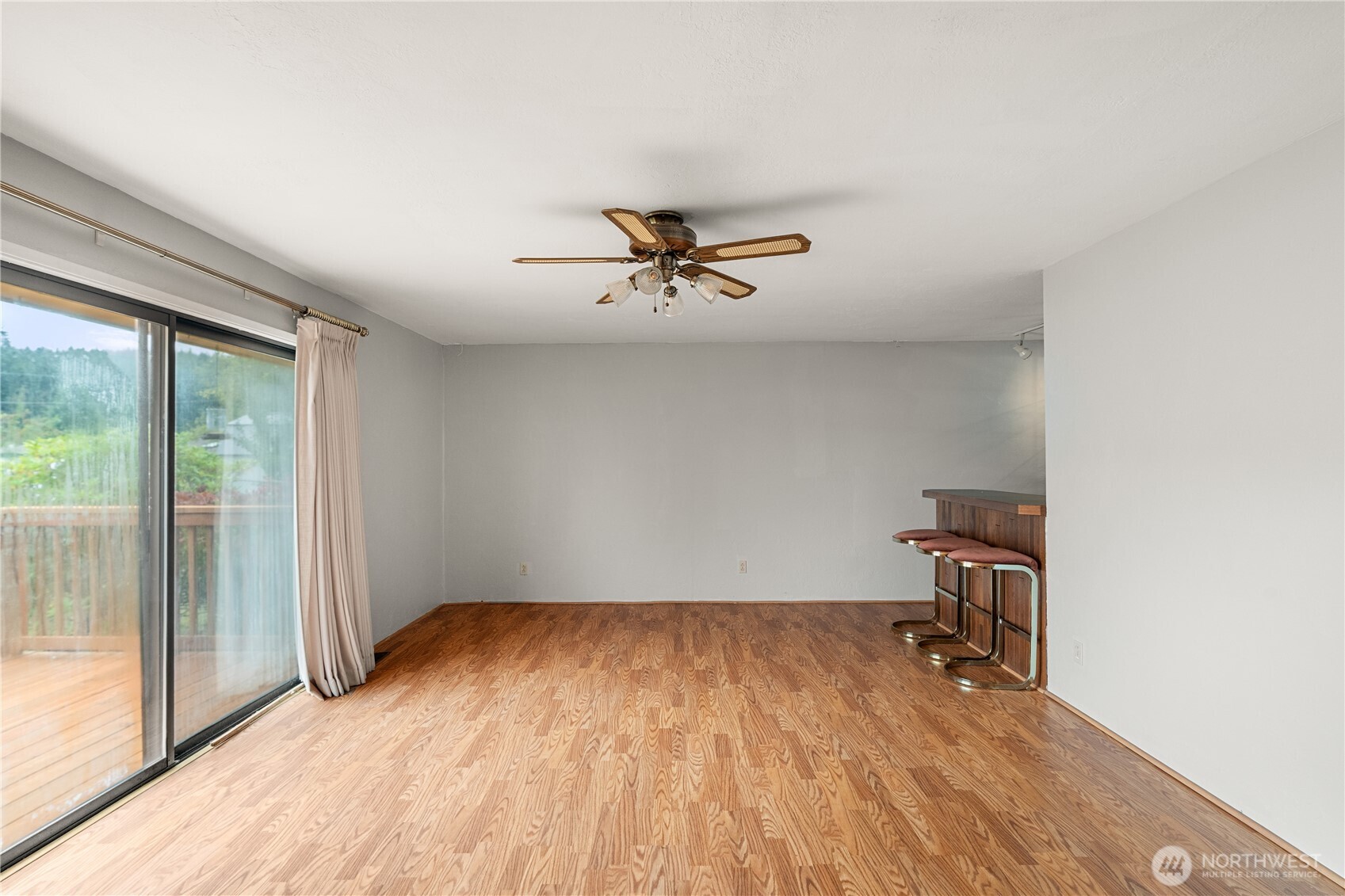 989 Stanford Drive Property Photo 12