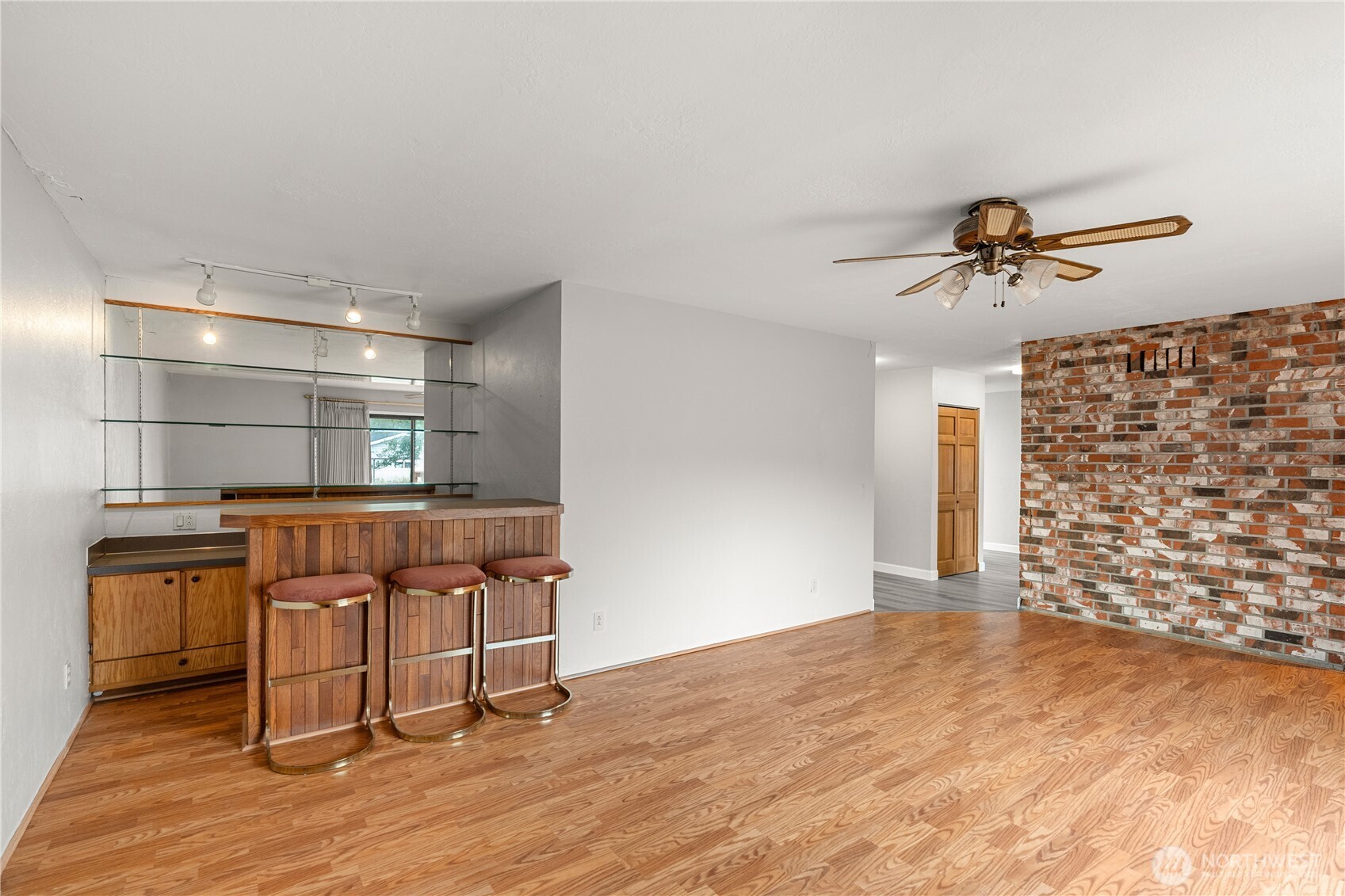 989 Stanford Drive Property Photo 13
