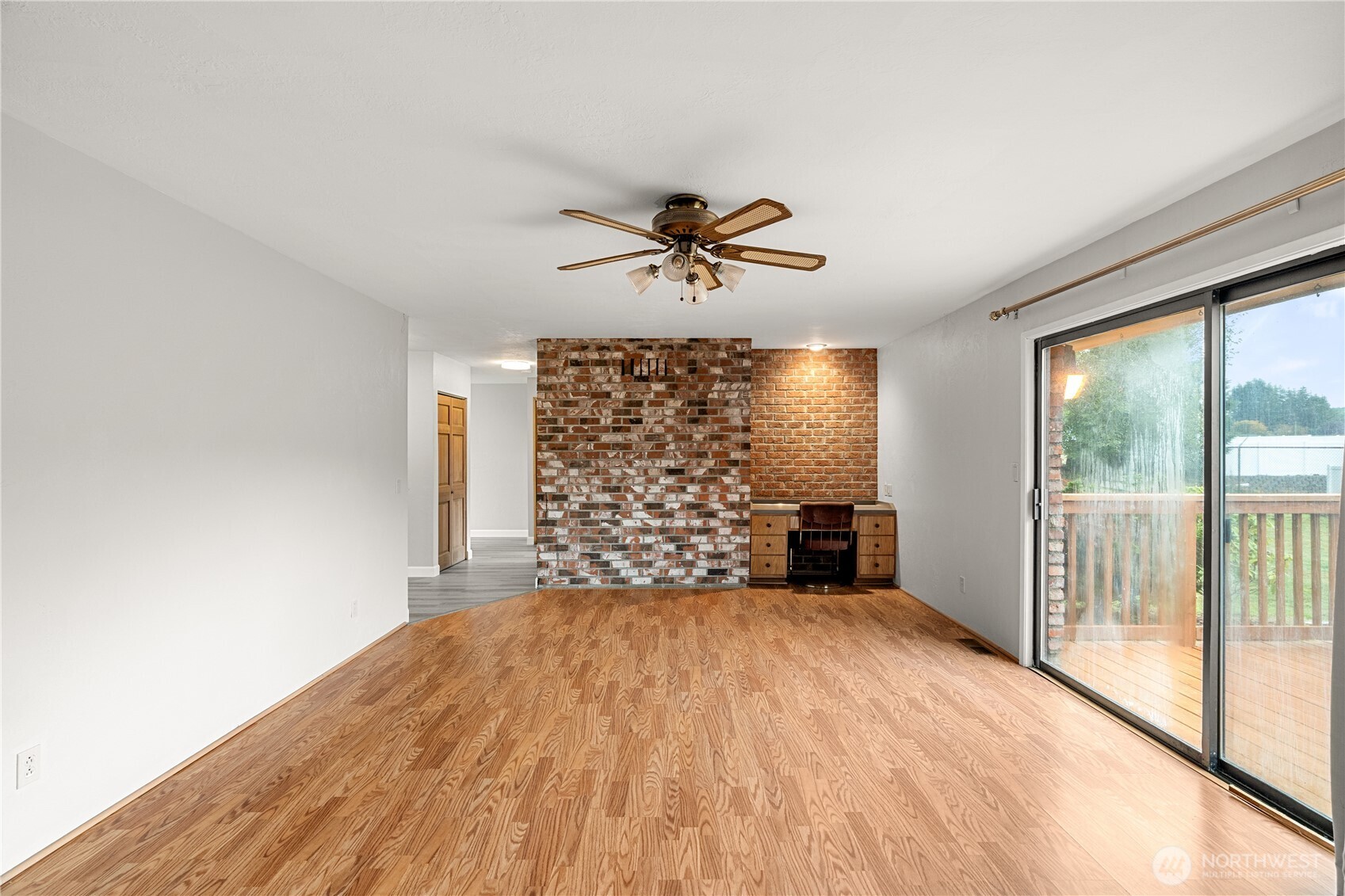989 Stanford Drive Property Photo 14
