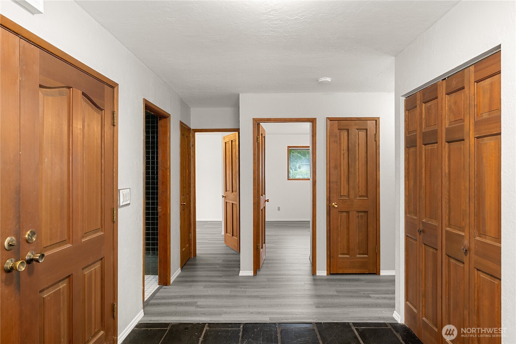 989 Stanford Drive Property Photo 17