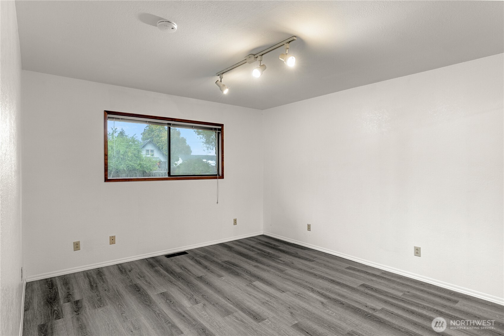 989 Stanford Drive Property Photo 19