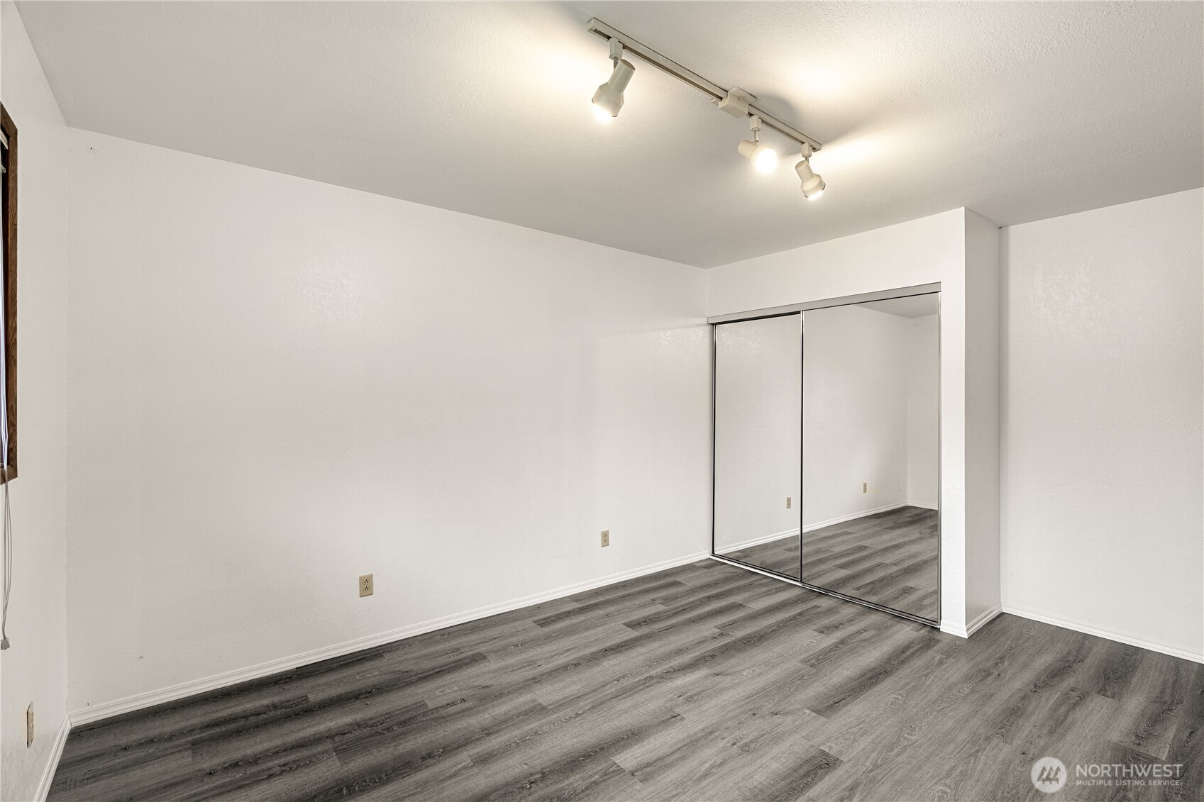 989 Stanford Drive Property Photo 20