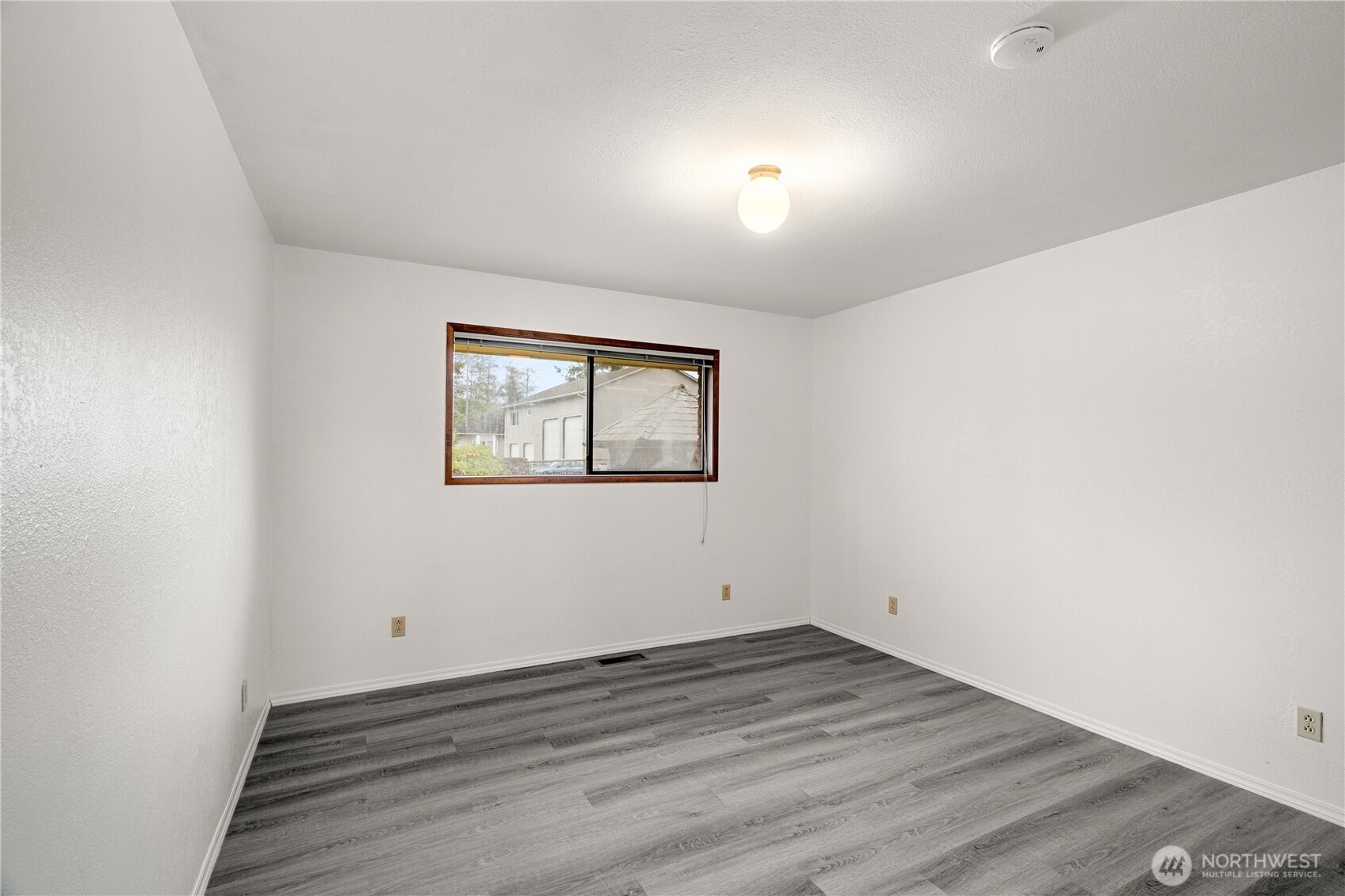 989 Stanford Drive Property Photo 21