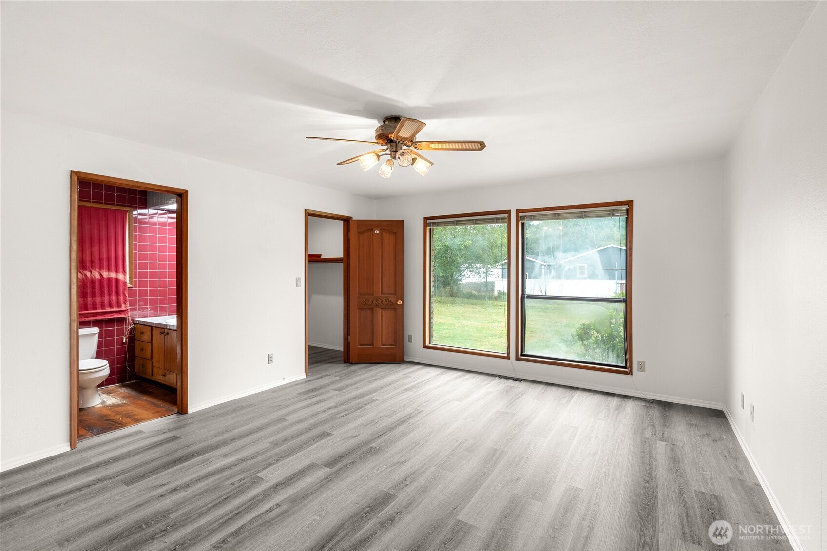 989 Stanford Drive Property Photo 23