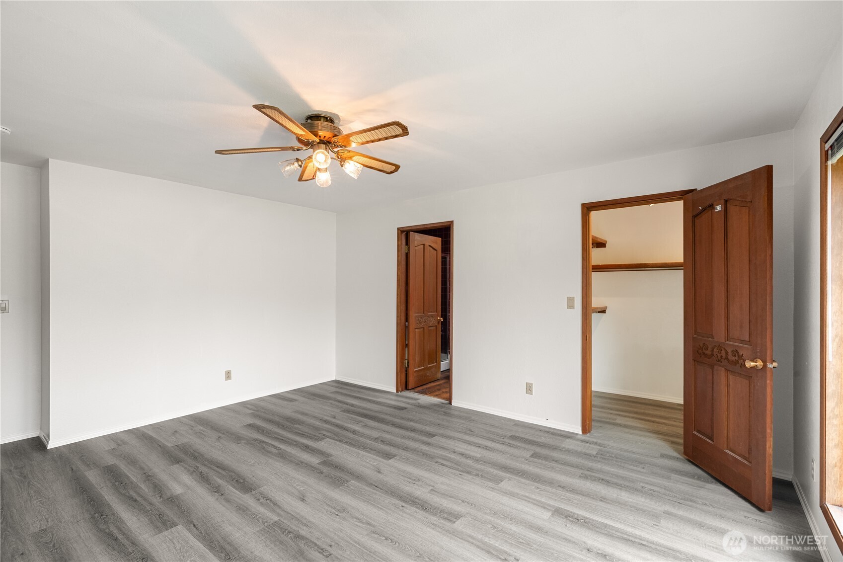 989 Stanford Drive Property Photo 24