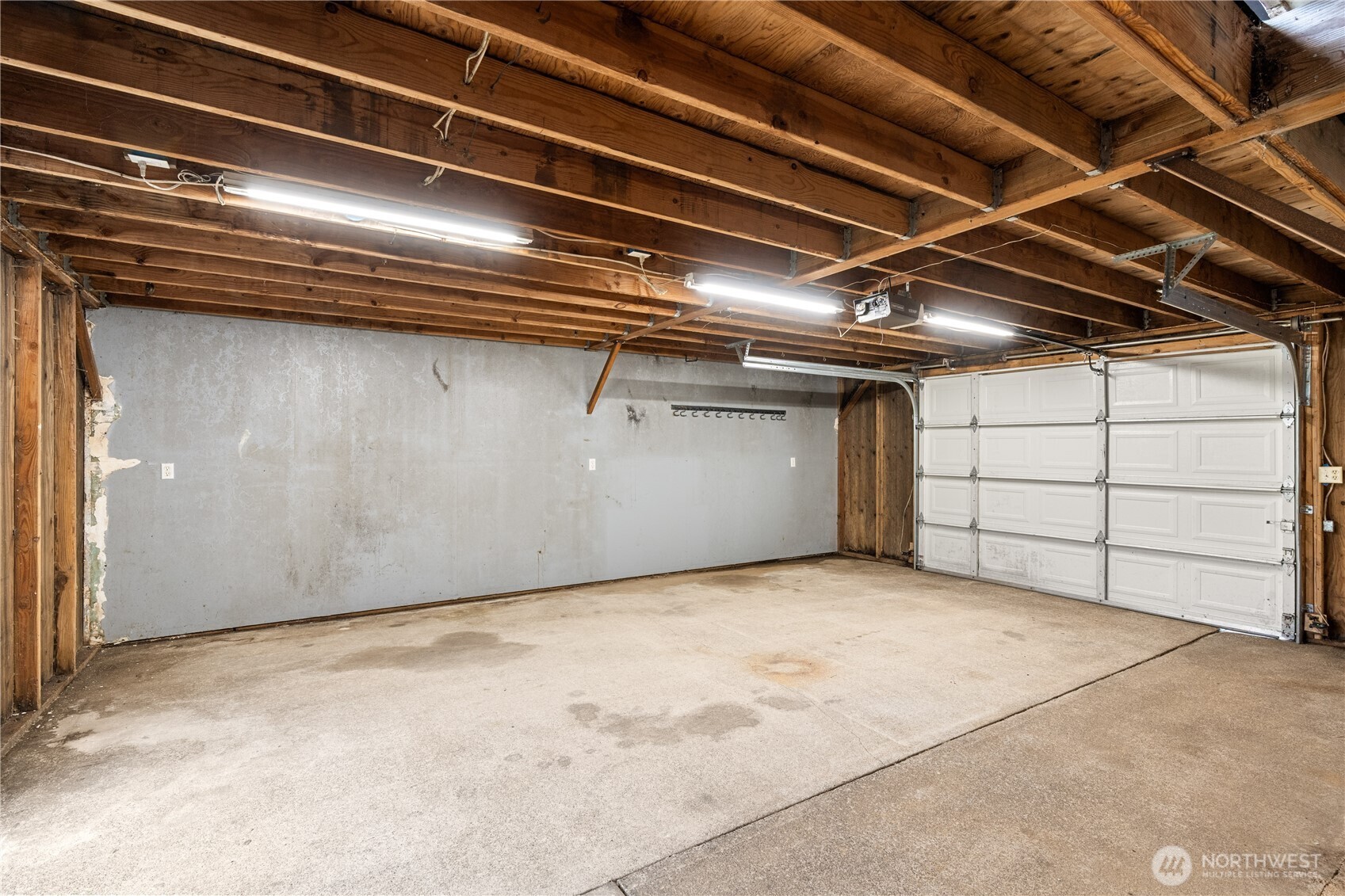 989 Stanford Drive Property Photo 28