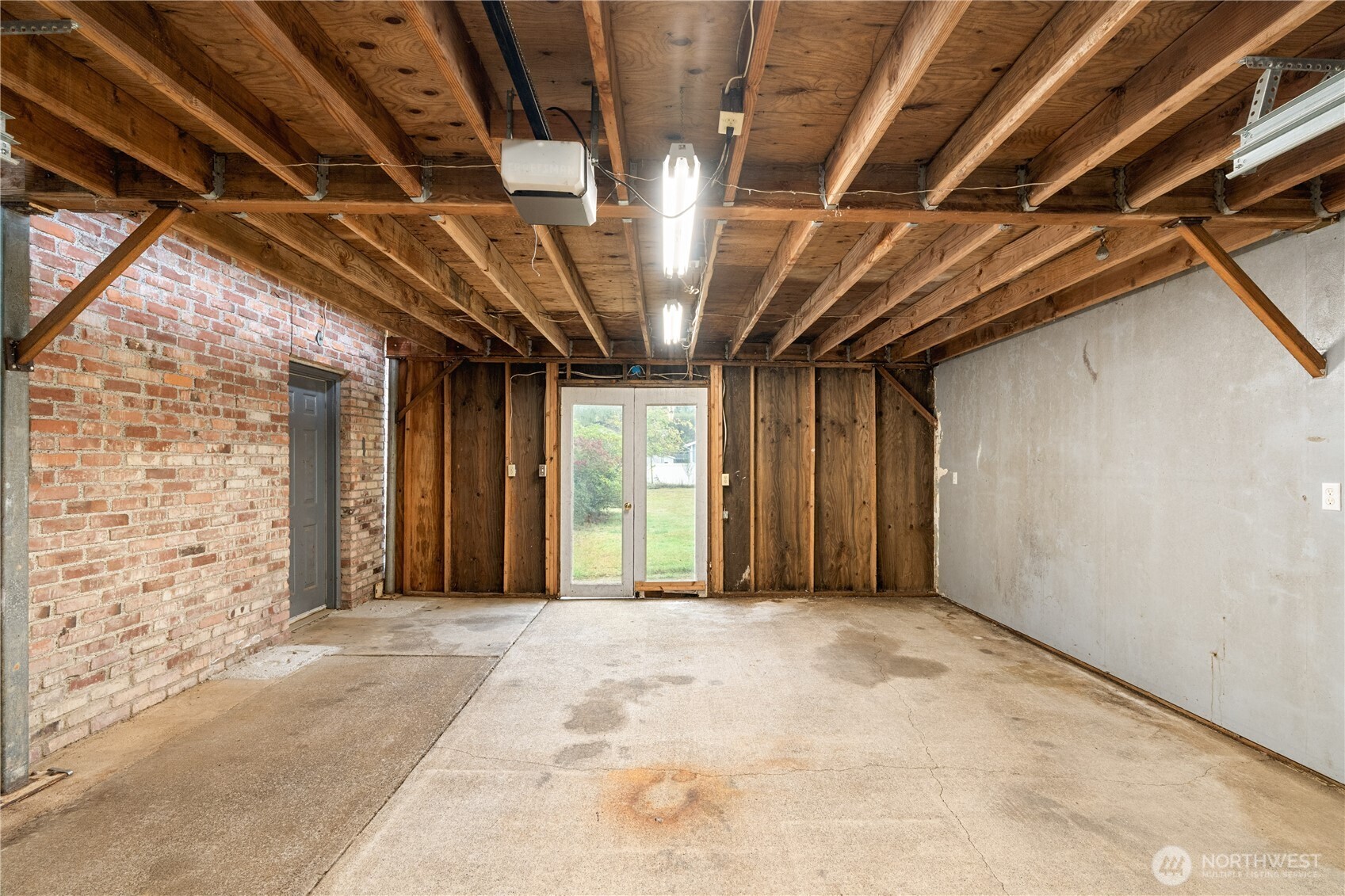 989 Stanford Drive Property Photo 29