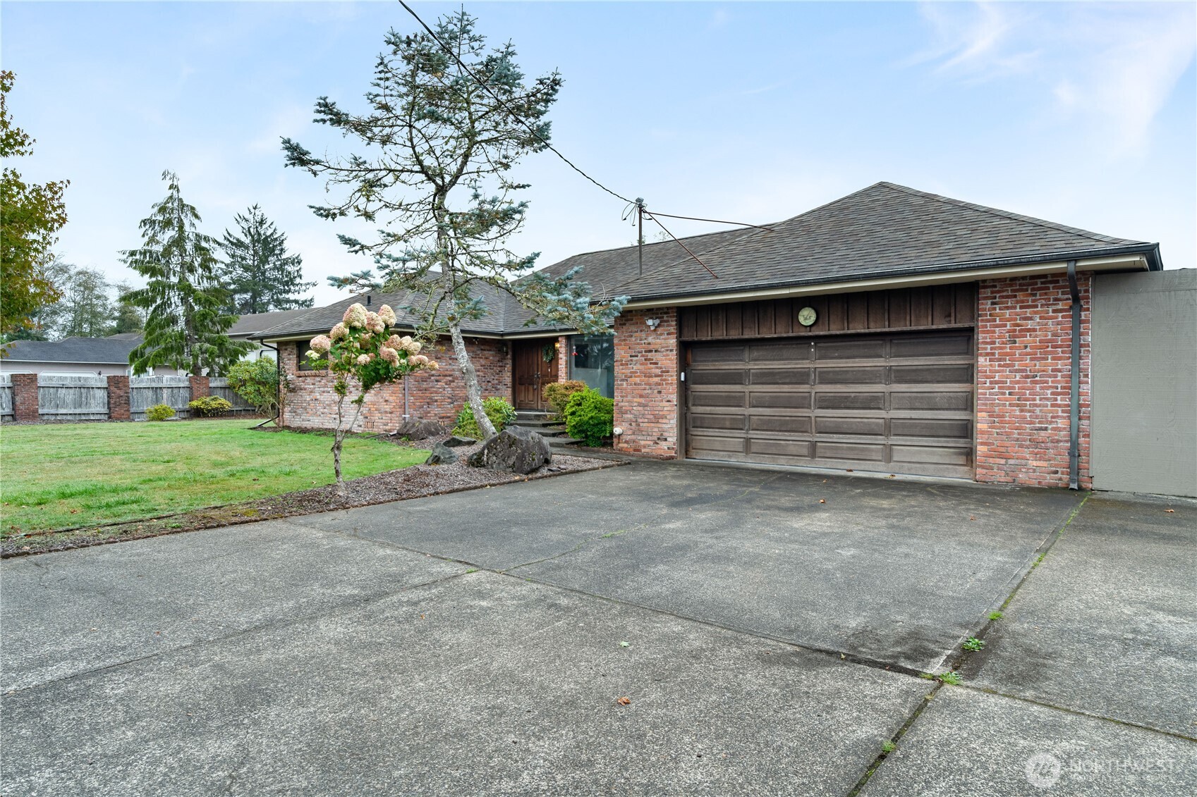 989 Stanford Drive Property Photo 36