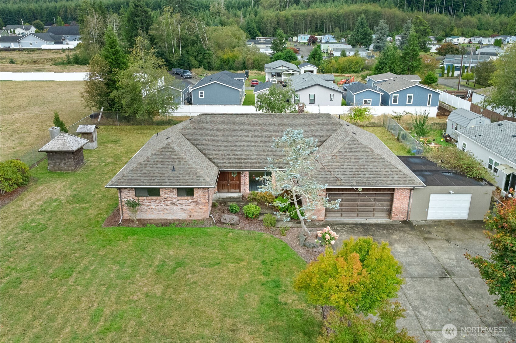989 Stanford Drive Property Photo 37