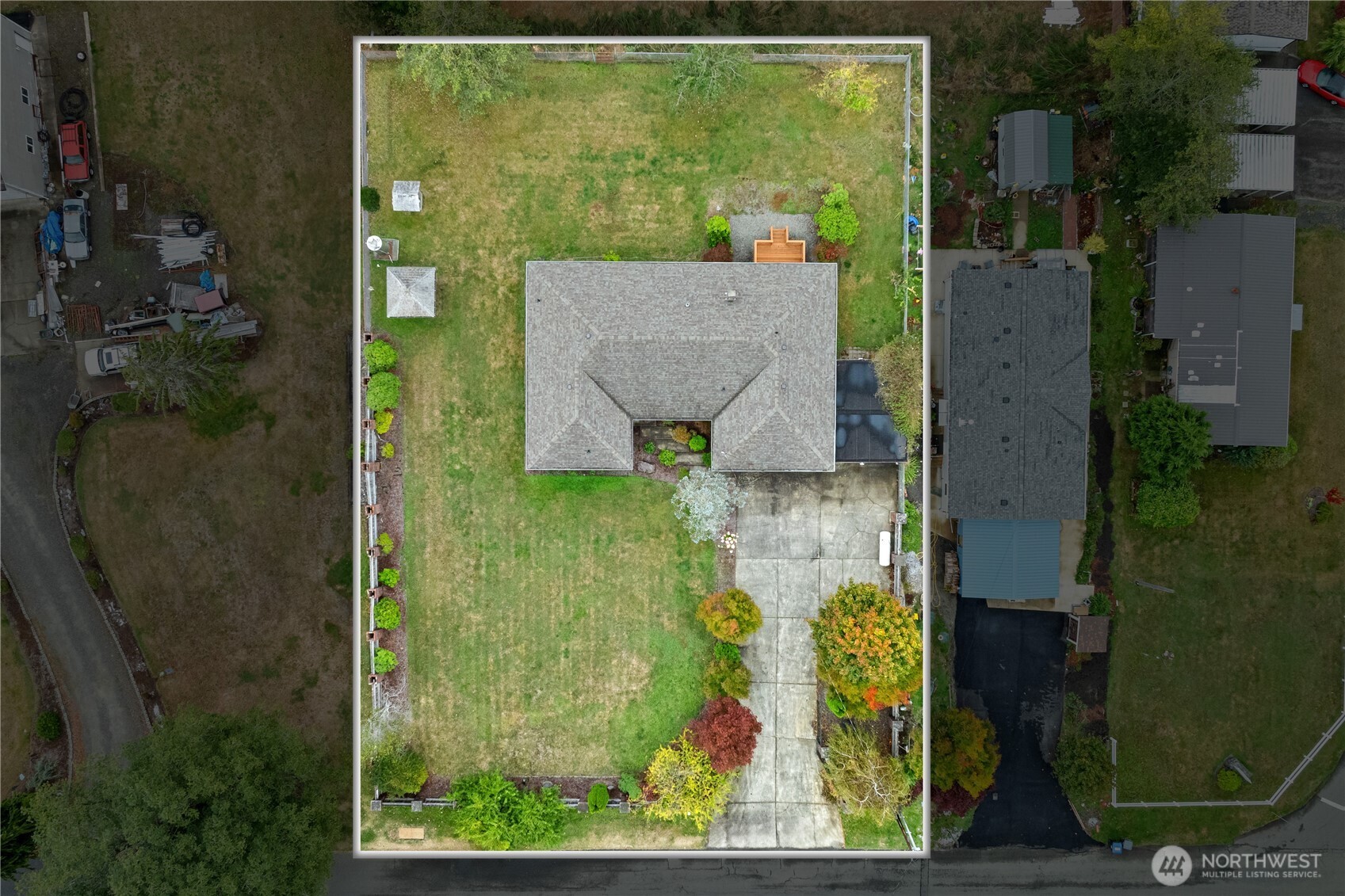 989 Stanford Drive Property Photo 39
