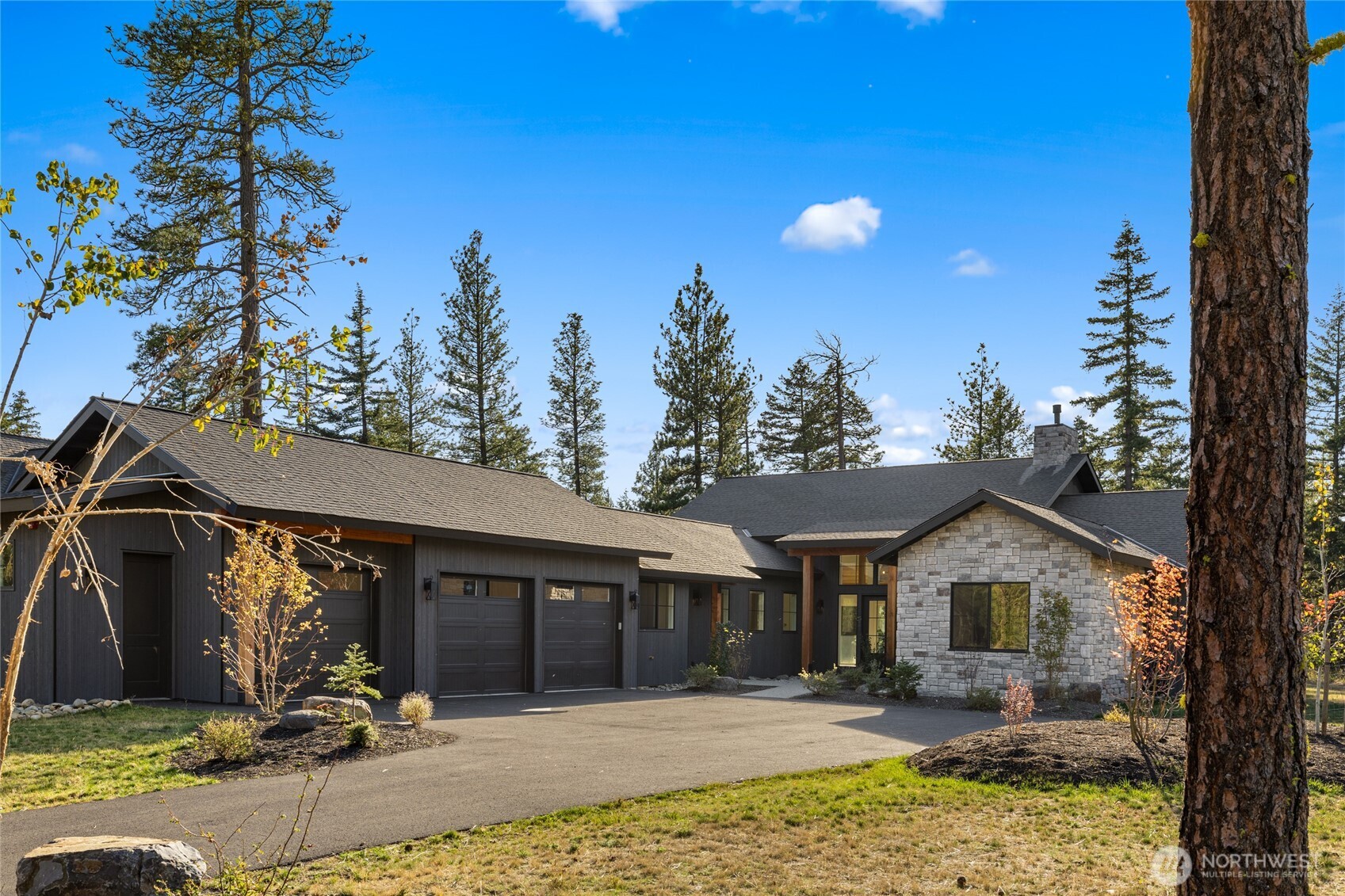 1680 Wanawish Loop Property Photo 2