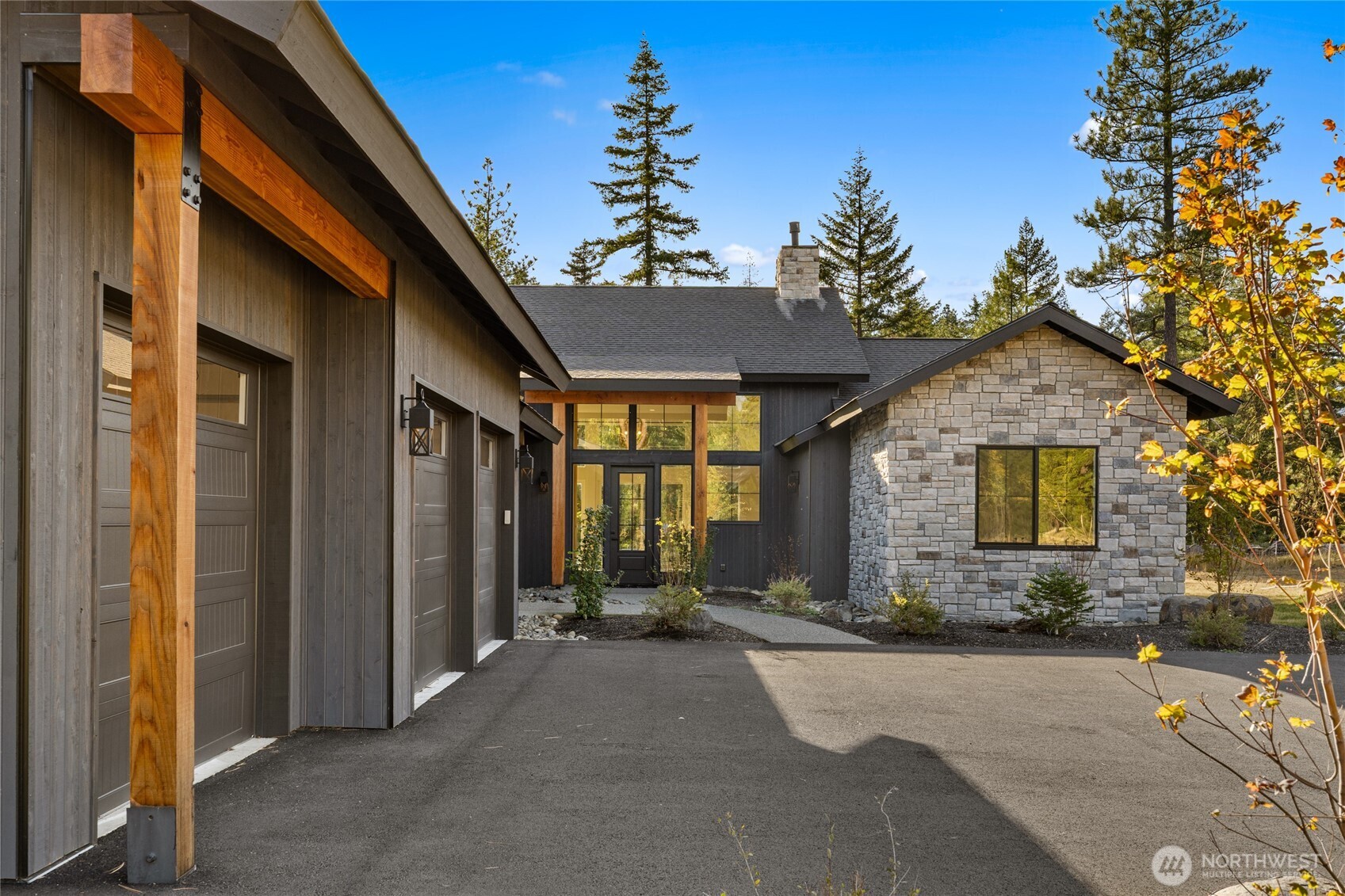 1680 Wanawish Loop Property Photo 3