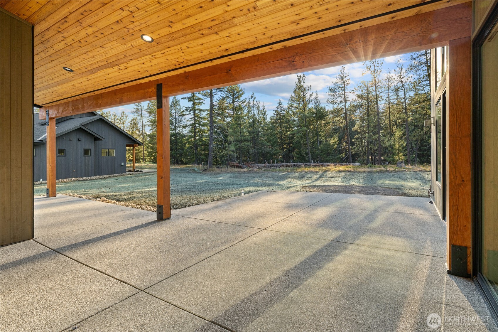 1700 Wanawish Loop Property Photo 9