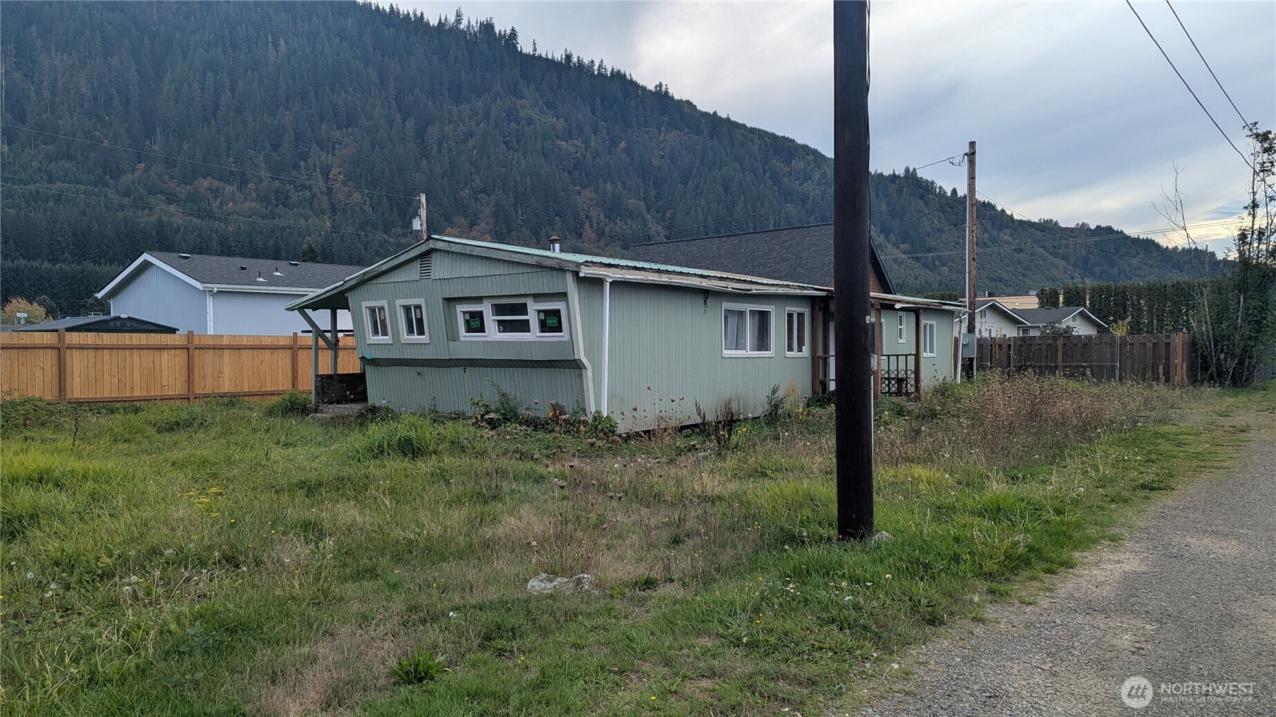 100 Tully Property Photo 3