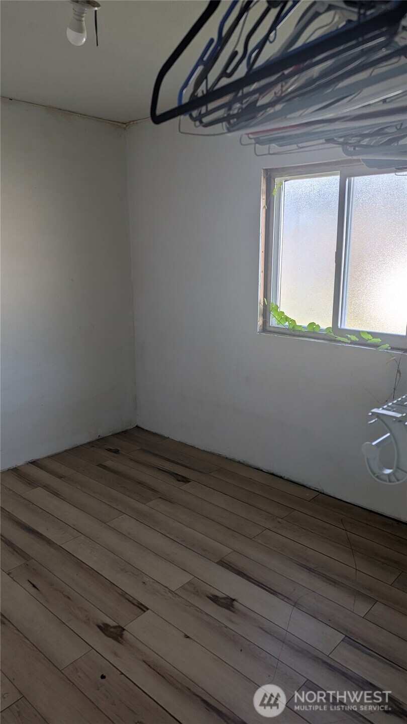 100 Tully Property Photo 11
