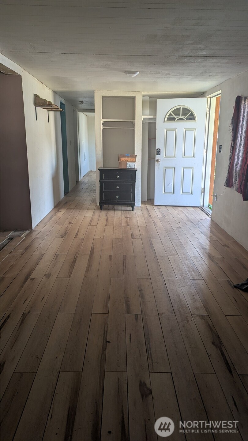 100 Tully Property Photo 11