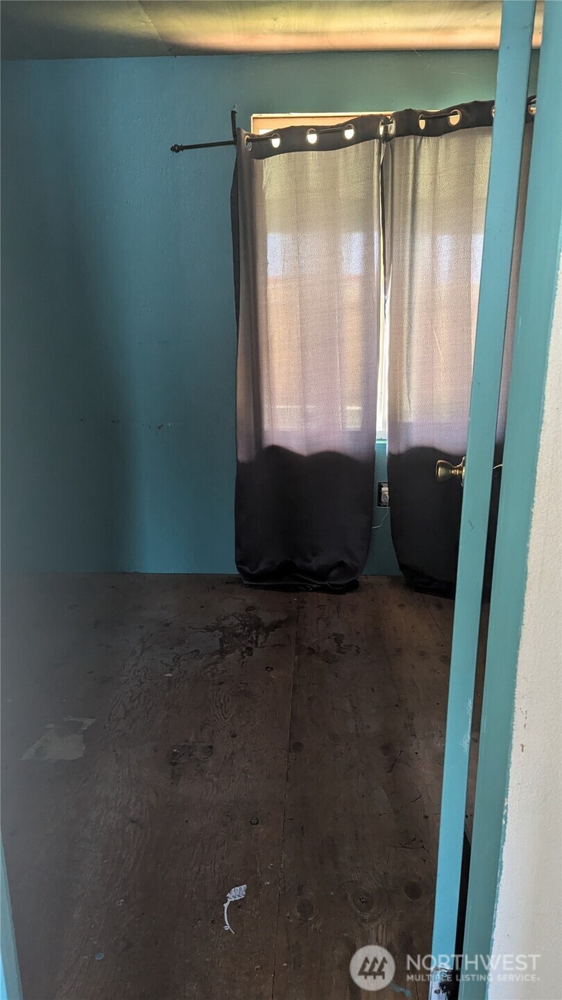 100 Tully Property Photo 13