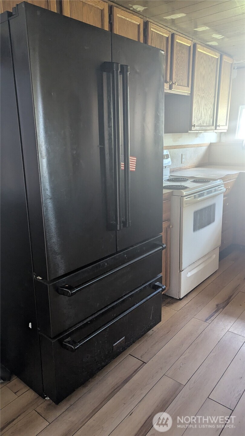 100 Tully Property Photo 13