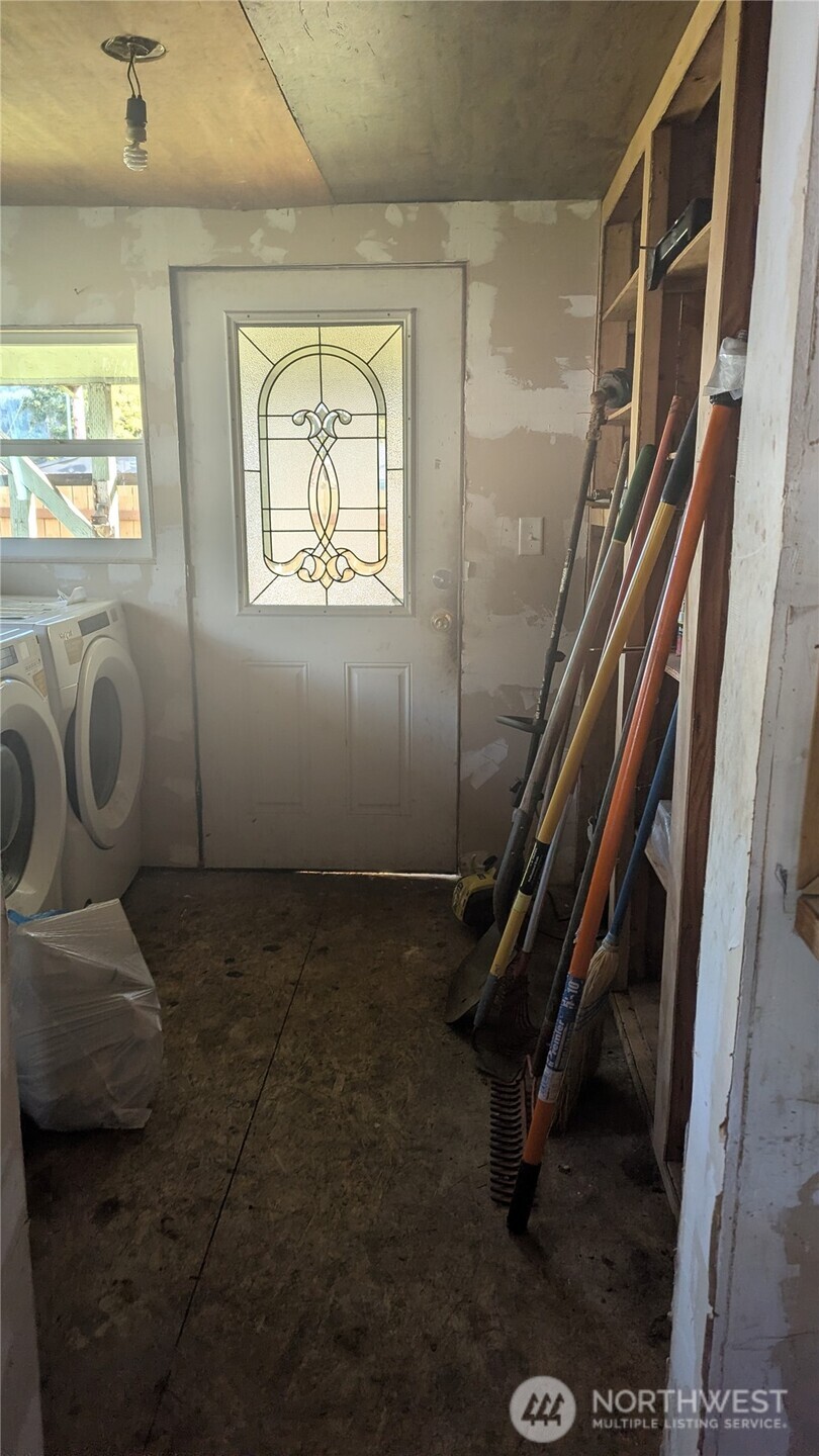 100 Tully Property Photo 16