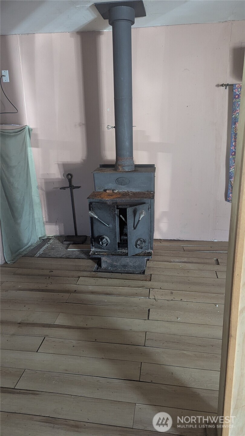 100 Tully Property Photo 17