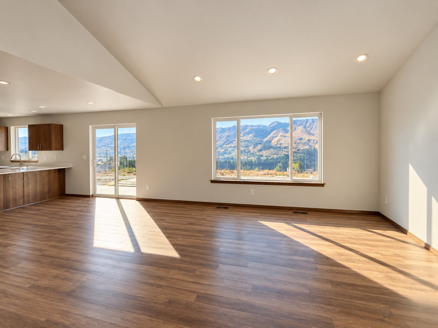 1398 Juno Street Property Photo 3