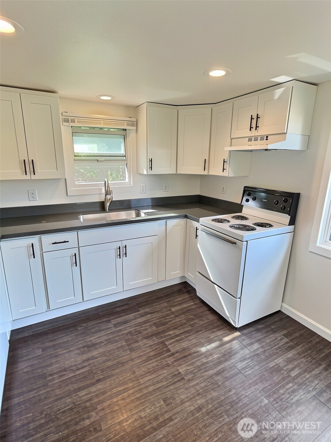 12203 Roseberg Avenue B Property Photo 6