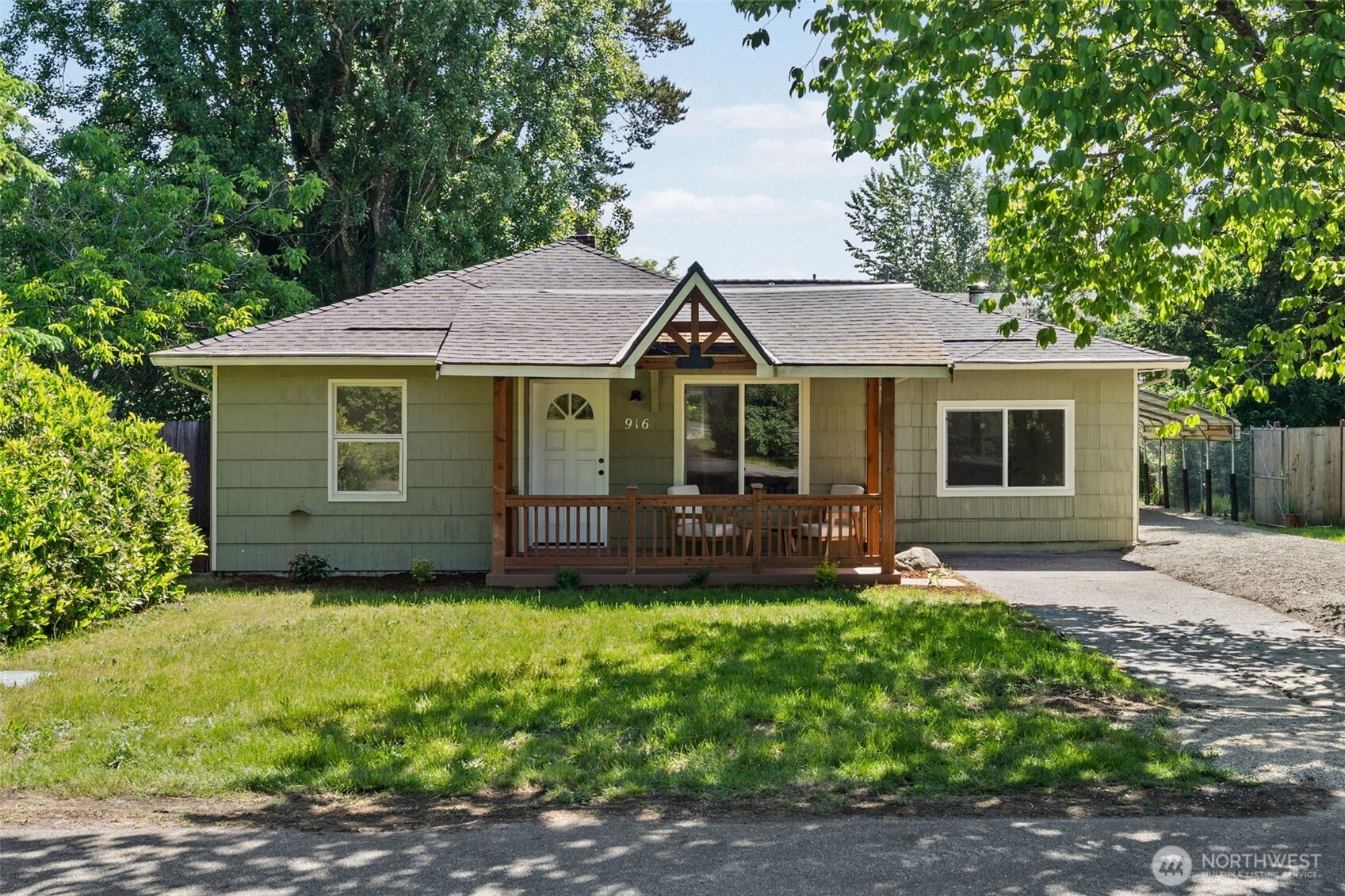 916 Bowker Street Property Photo 1