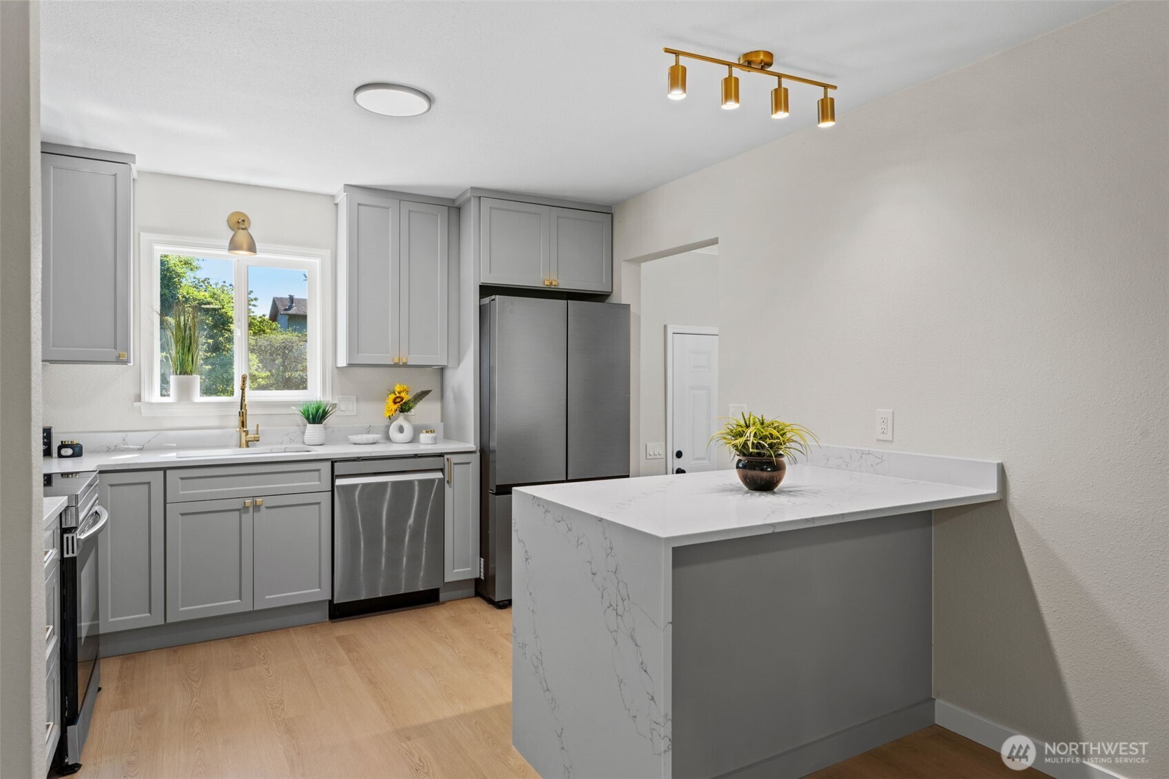 916 Bowker Street Property Photo 11
