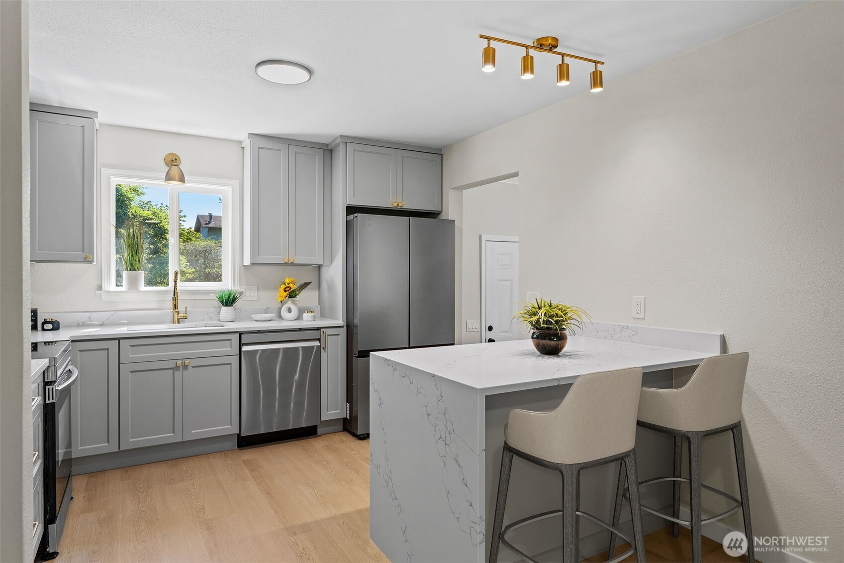 916 Bowker Street Property Photo 12