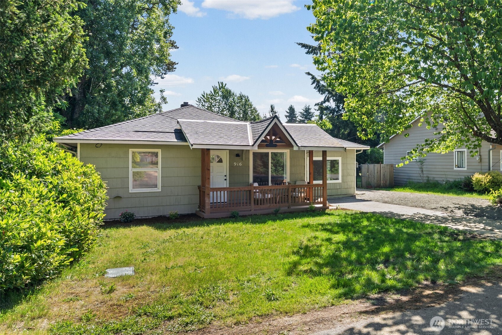 916 Bowker Street Property Photo 24